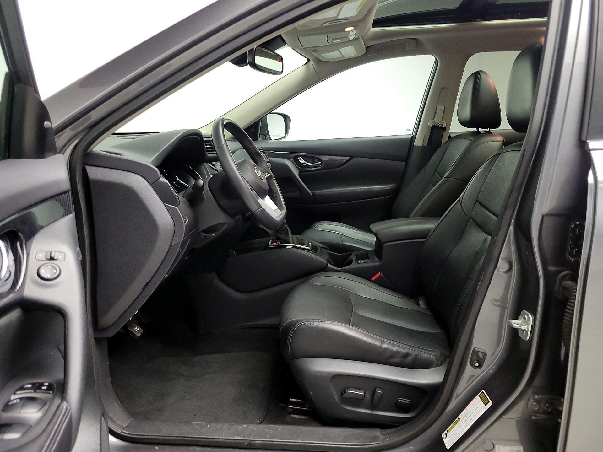 Thumbnail: 2017 Nissan Rogue - 11