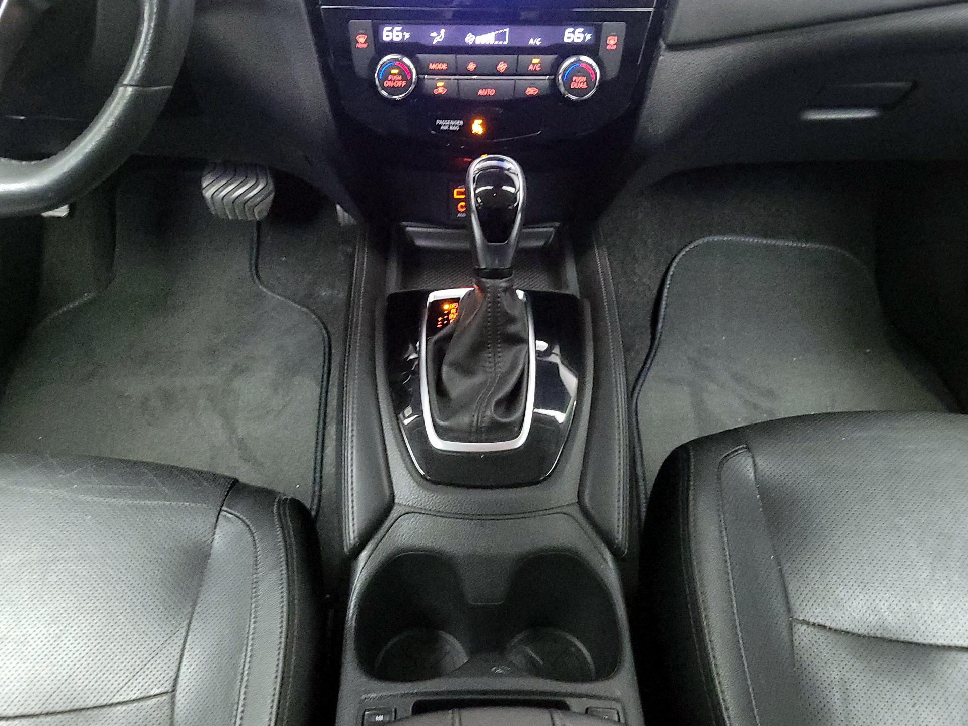 Thumbnail: 2017 Nissan Rogue - 18