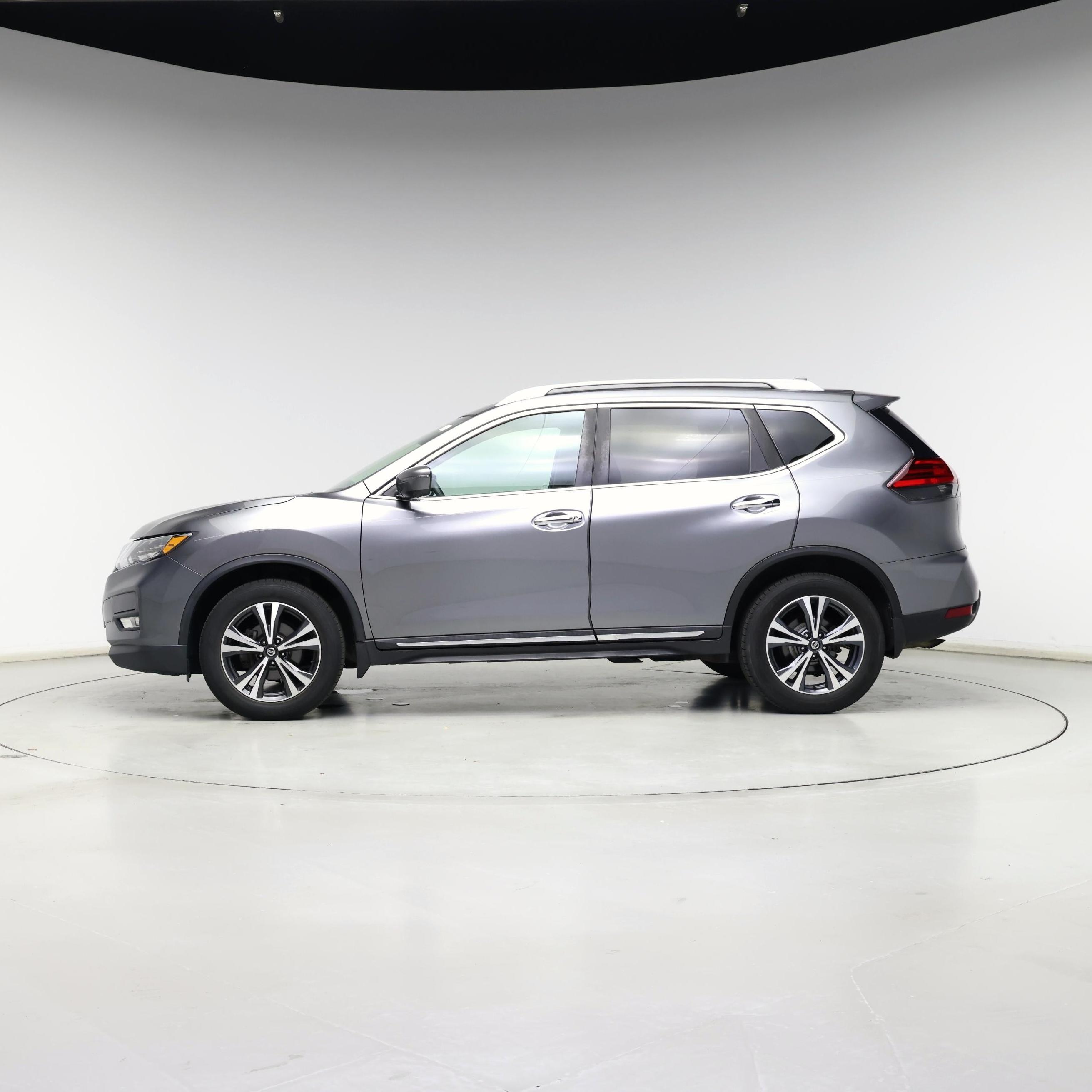 Thumbnail: 2017 Nissan Rogue - 3