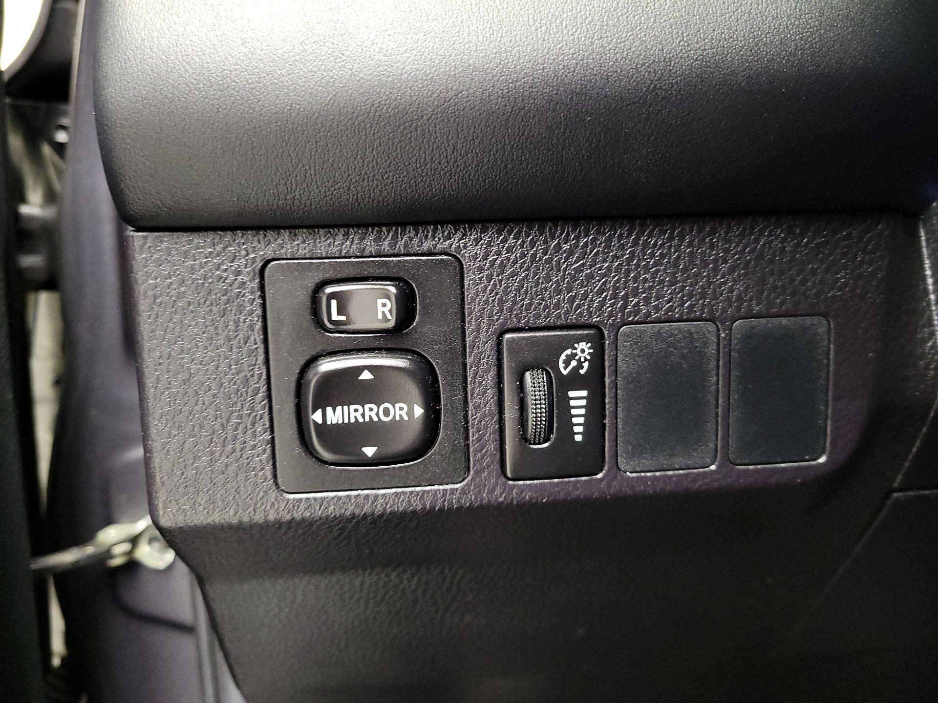 Thumbnail: 2016 Toyota RAV4 - 13