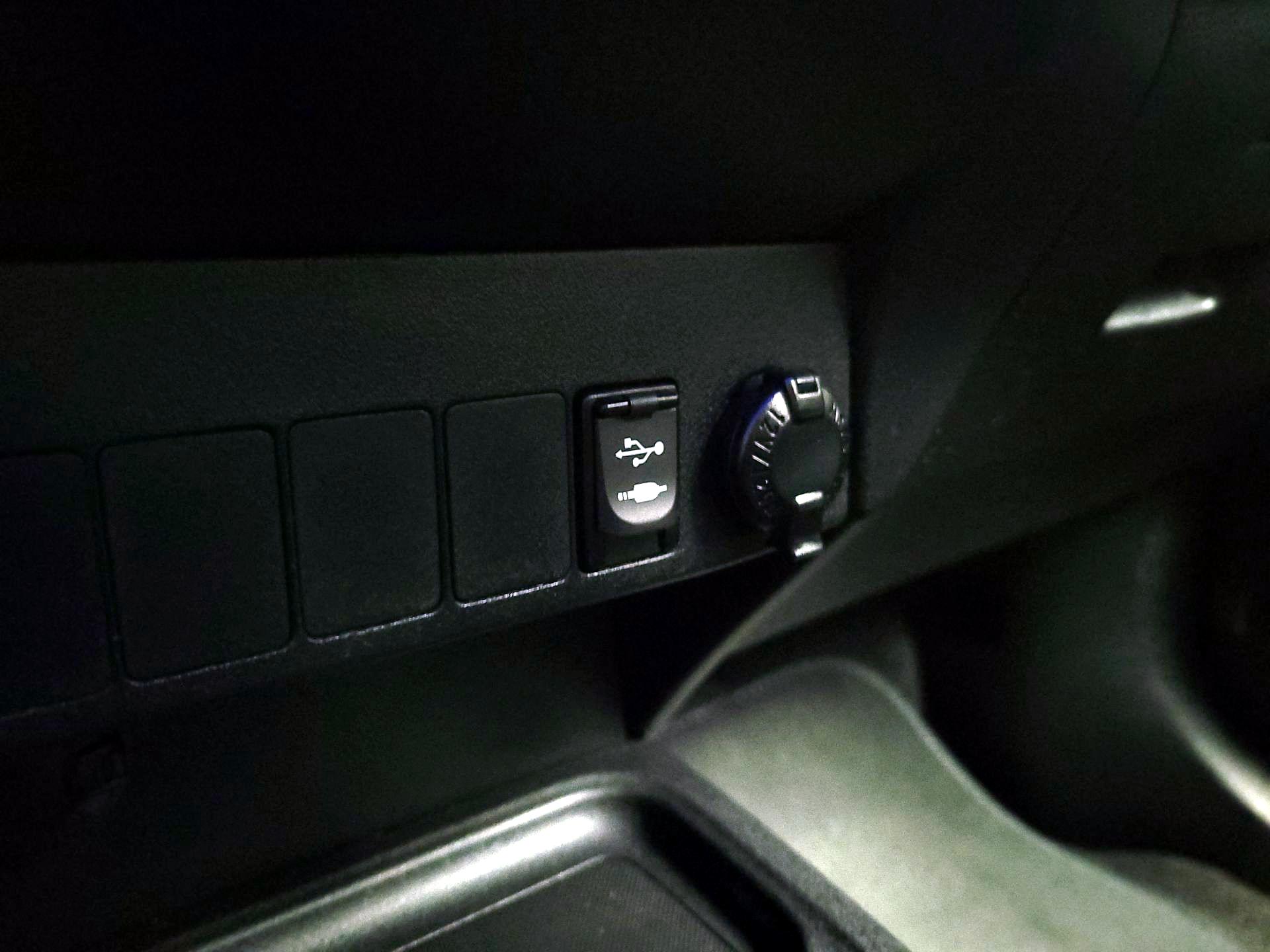 Thumbnail: 2016 Toyota RAV4 - 18