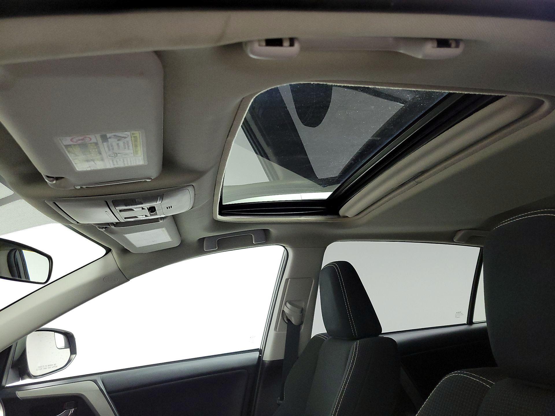 Thumbnail: 2016 Toyota RAV4 - 19