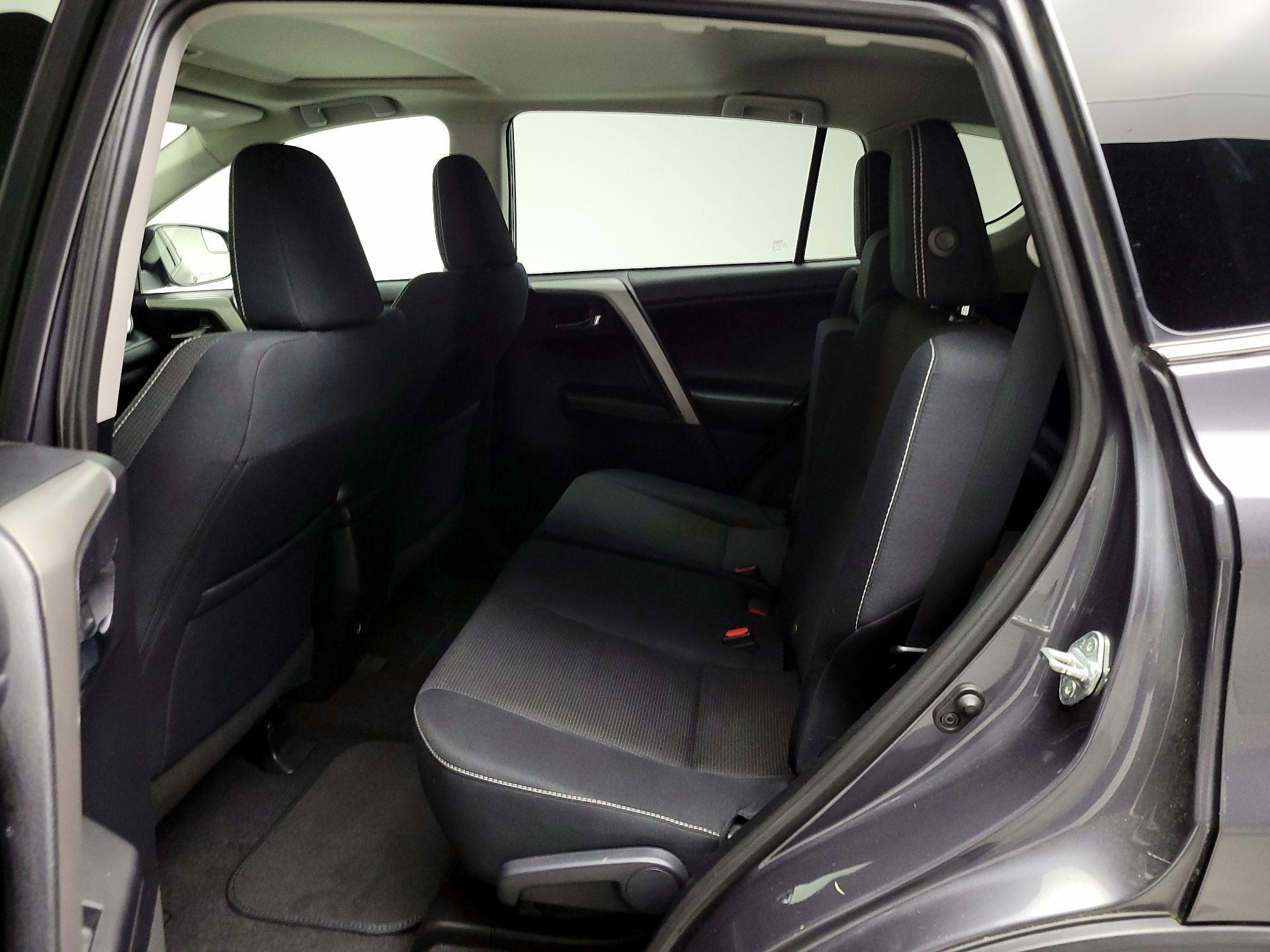 Thumbnail: 2016 Toyota RAV4 - 20