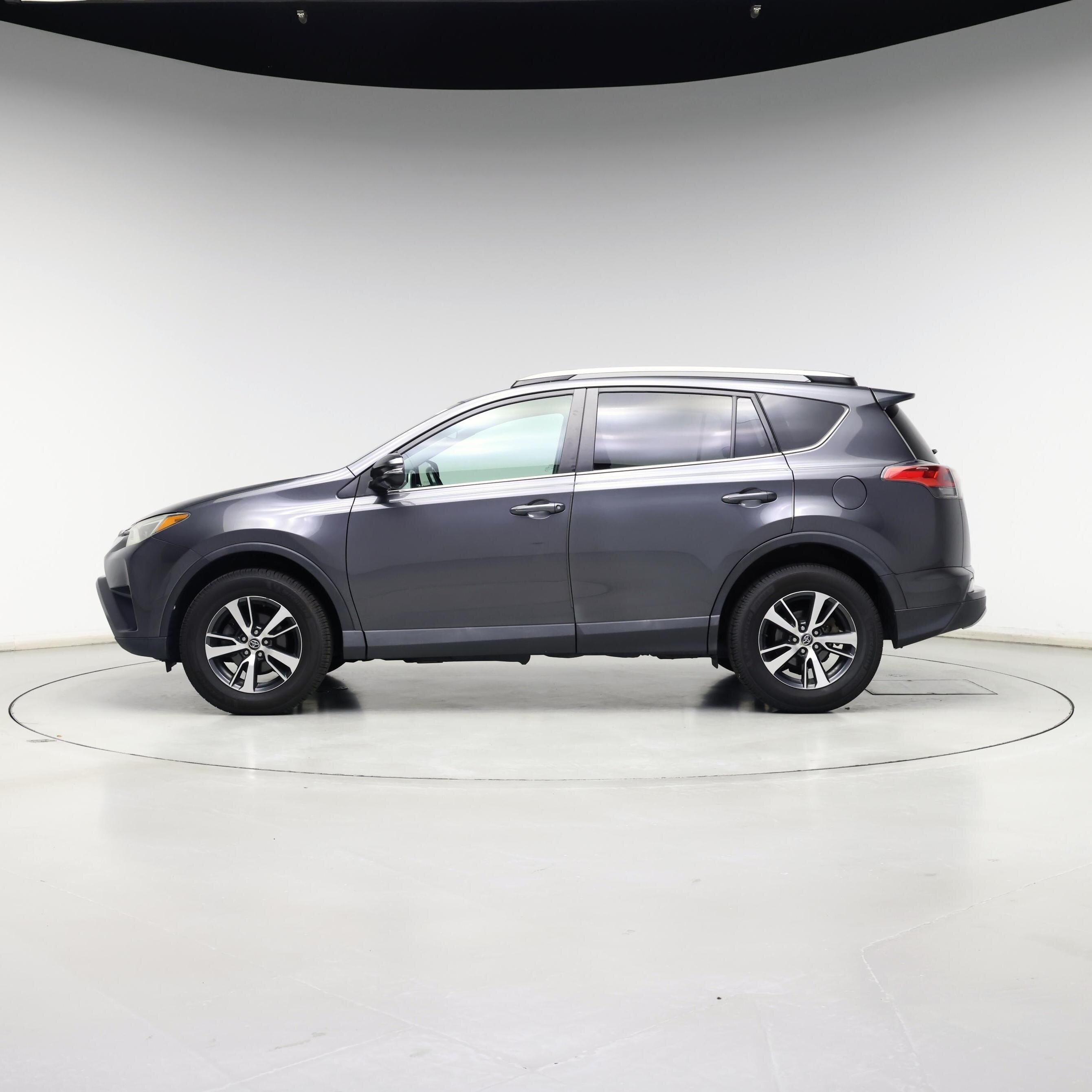 Thumbnail: 2016 Toyota RAV4 - 3