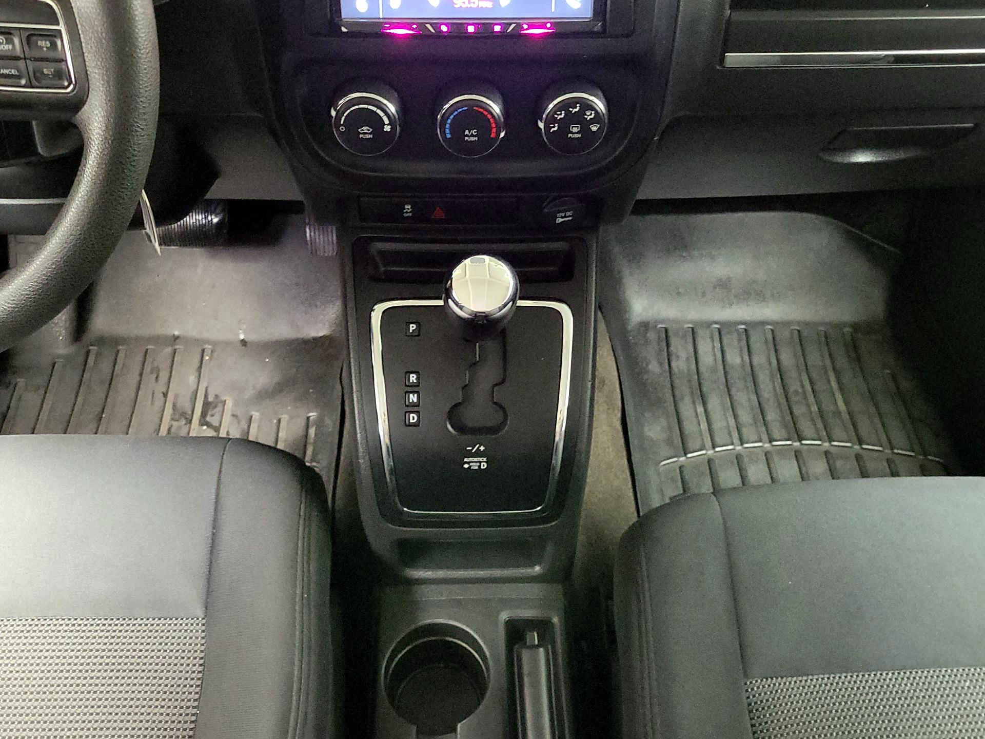 Thumbnail: 2015 Jeep Patriot - 15