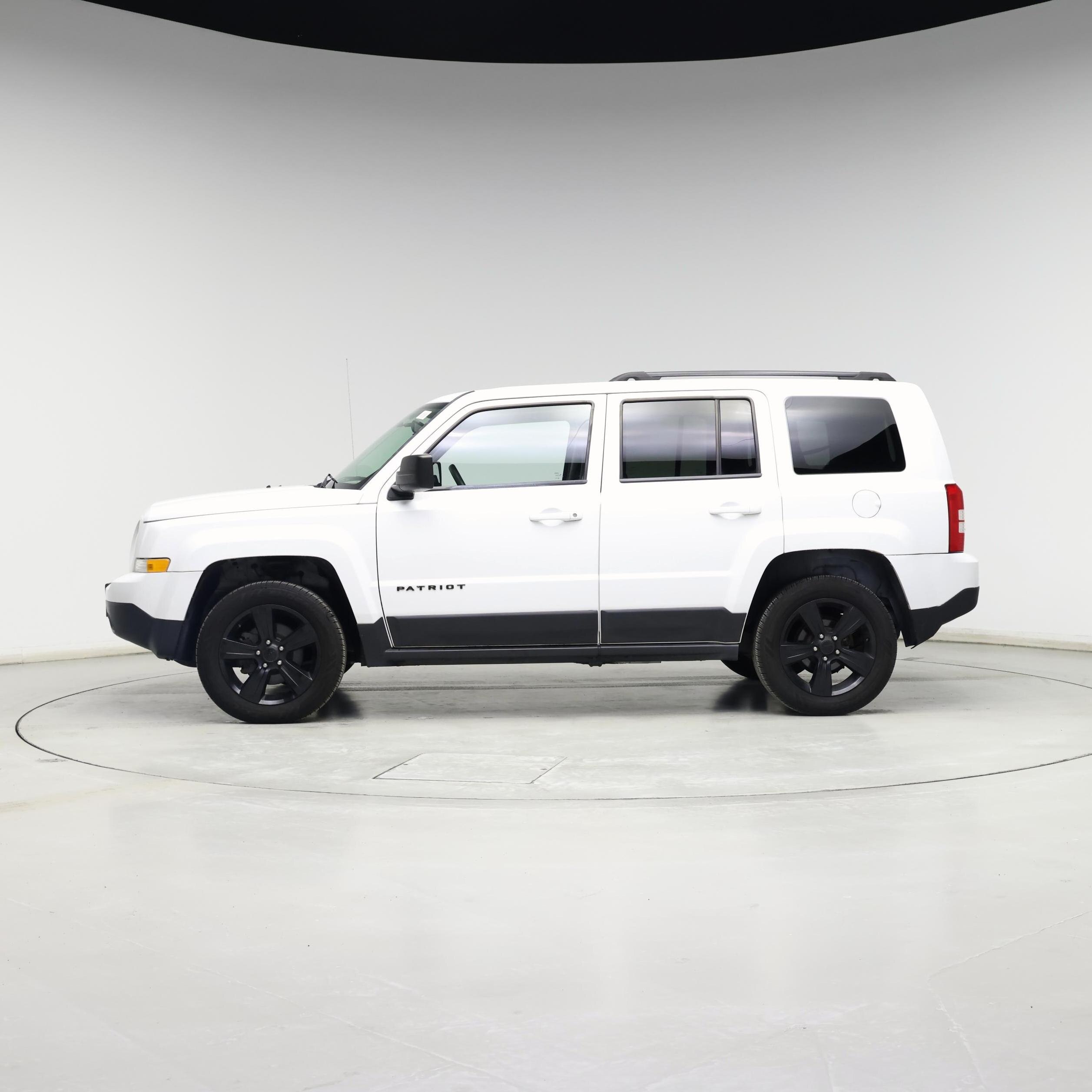 Thumbnail: 2015 Jeep Patriot - 3