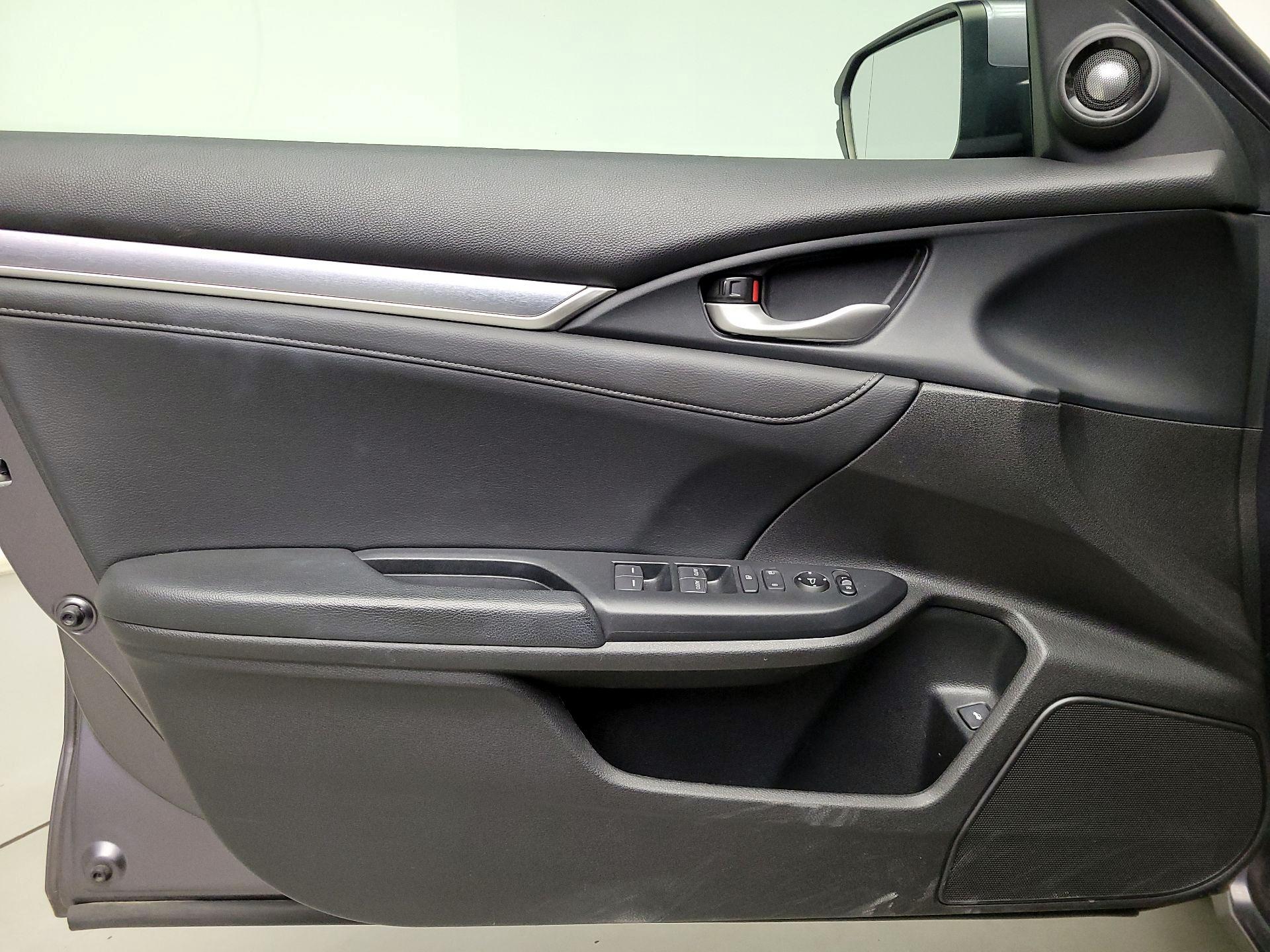 Thumbnail: 2016 Honda Civic - 12