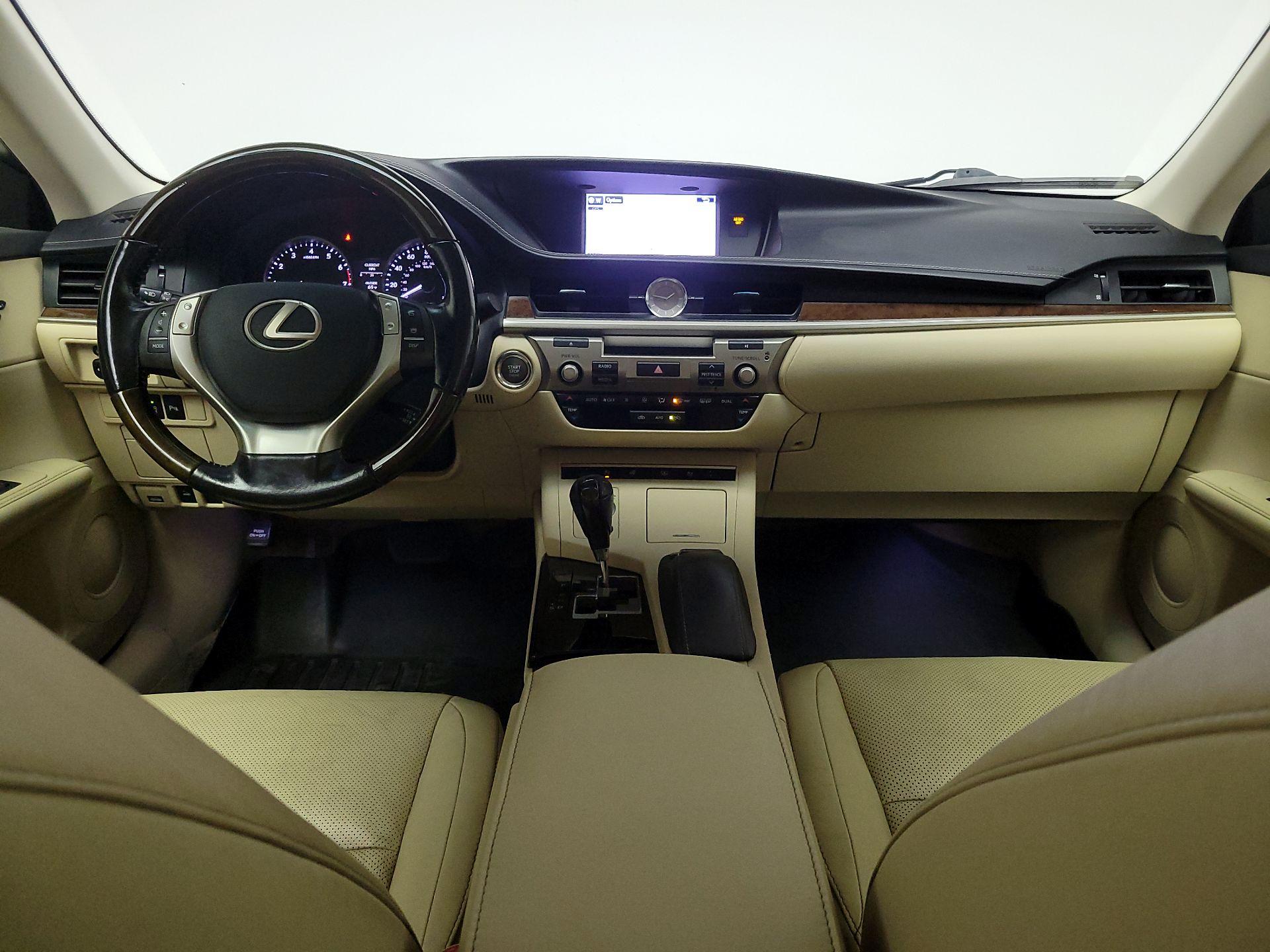 Thumbnail: 2015 Lexus ES - 9