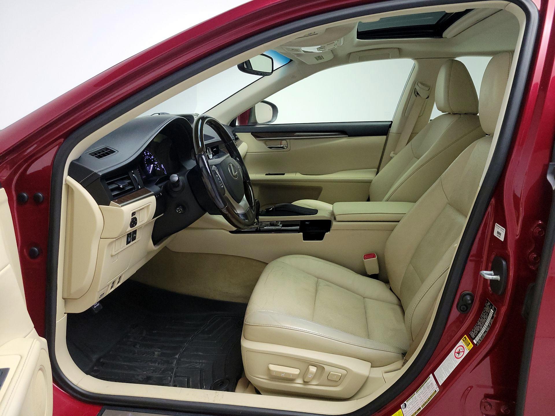 Thumbnail: 2015 Lexus ES - 11