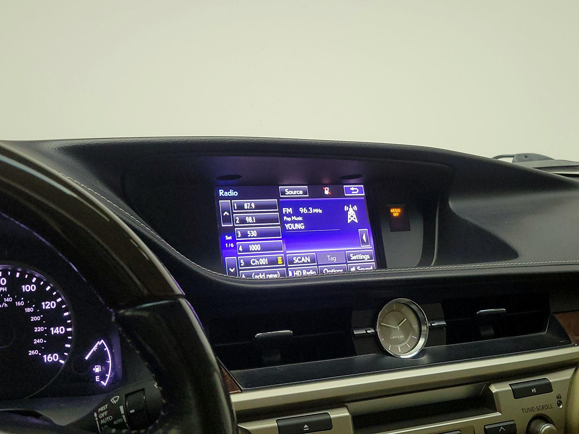 Thumbnail: 2015 Lexus ES - 16