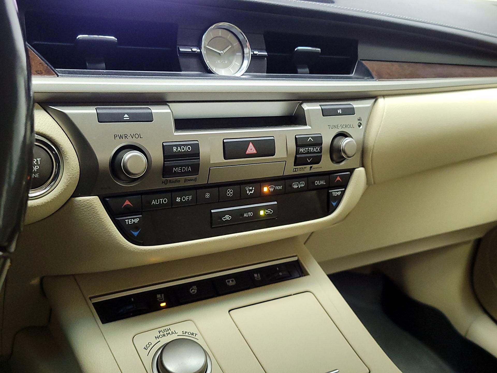 Thumbnail: 2015 Lexus ES - 17