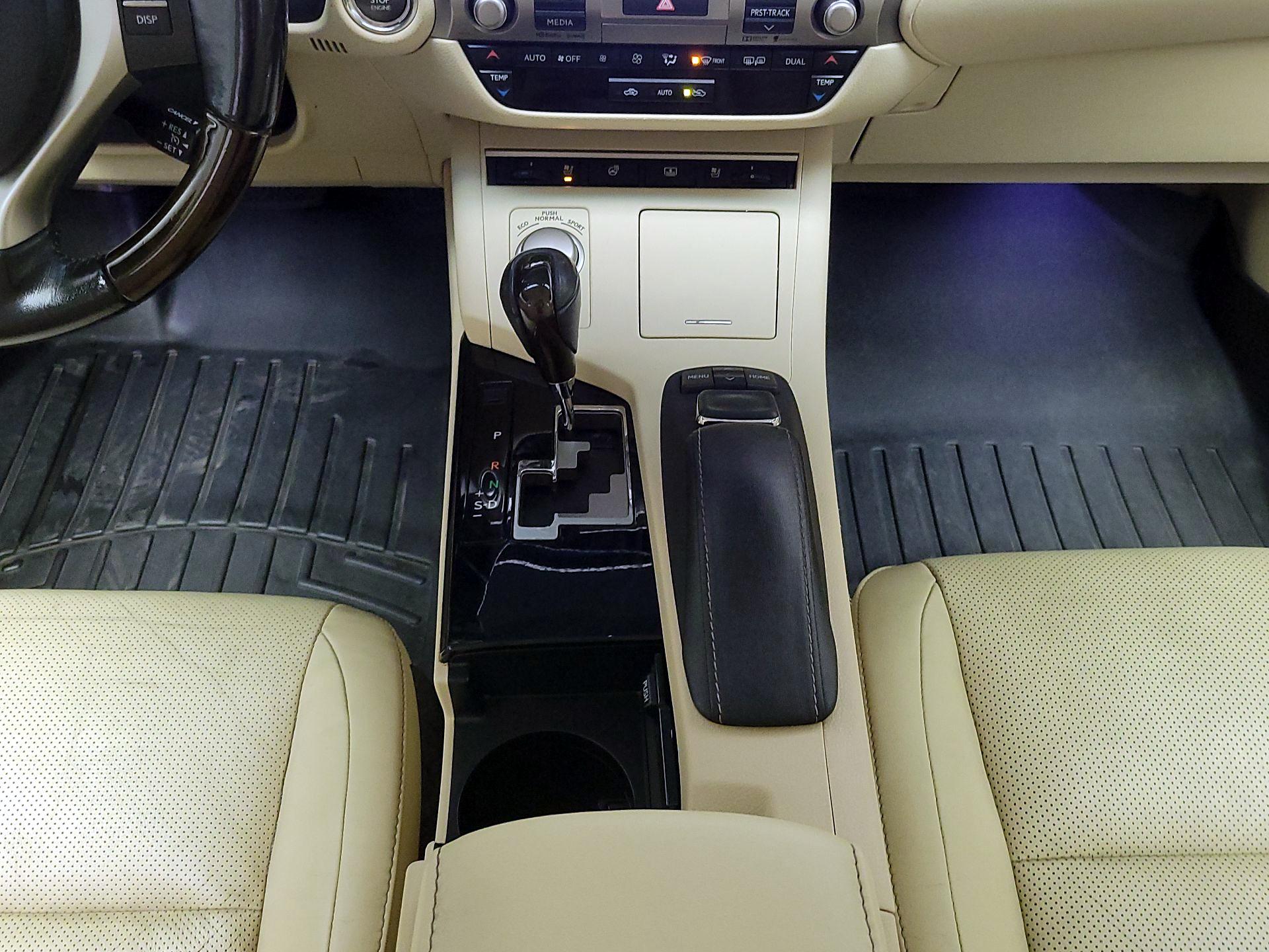 Thumbnail: 2015 Lexus ES - 18