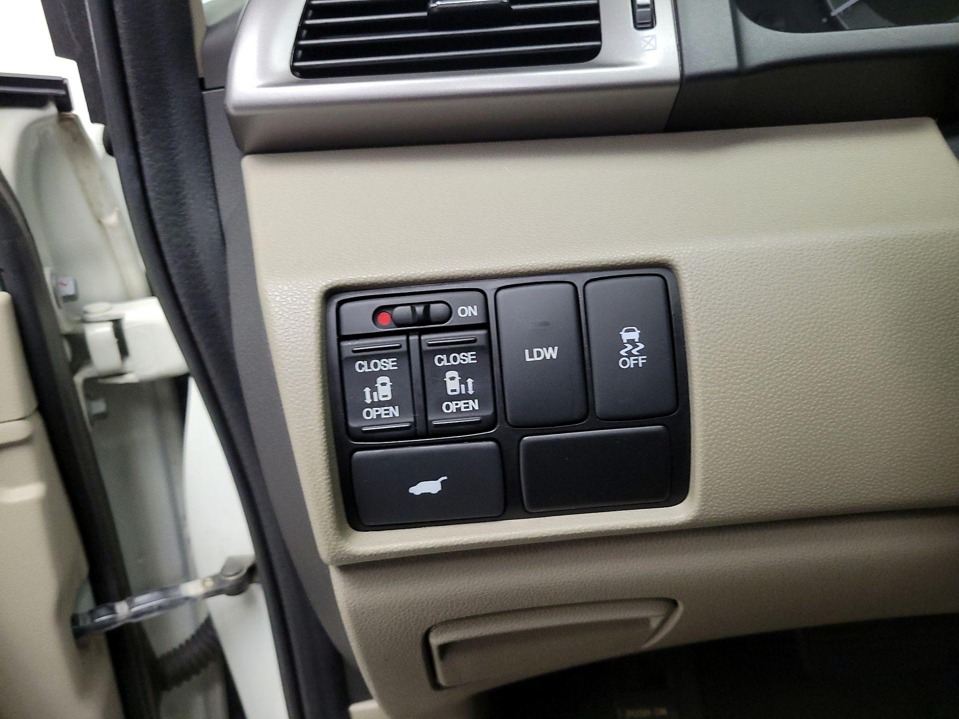 Thumbnail: 2017 Honda Odyssey - 13