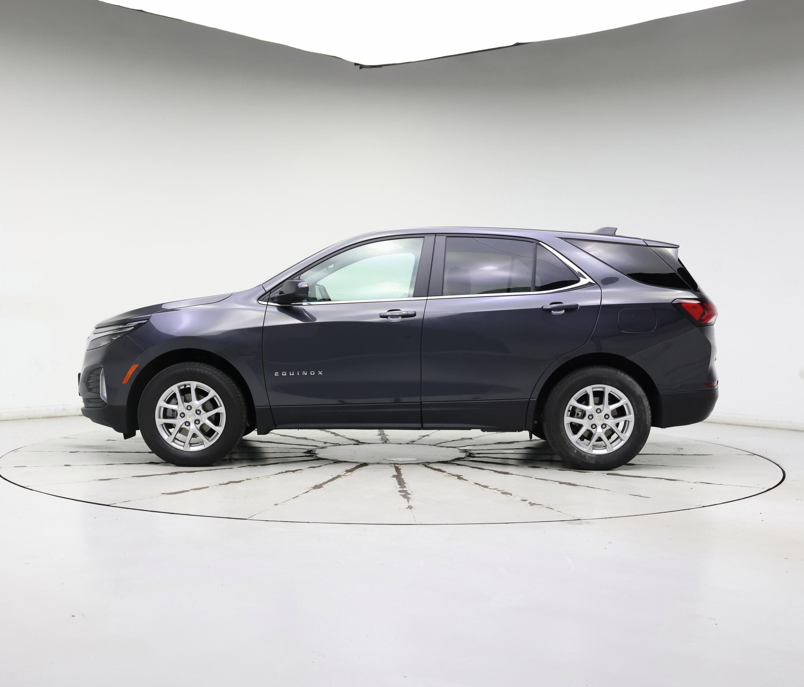 Thumbnail: 2022 Chevrolet Equinox - 3