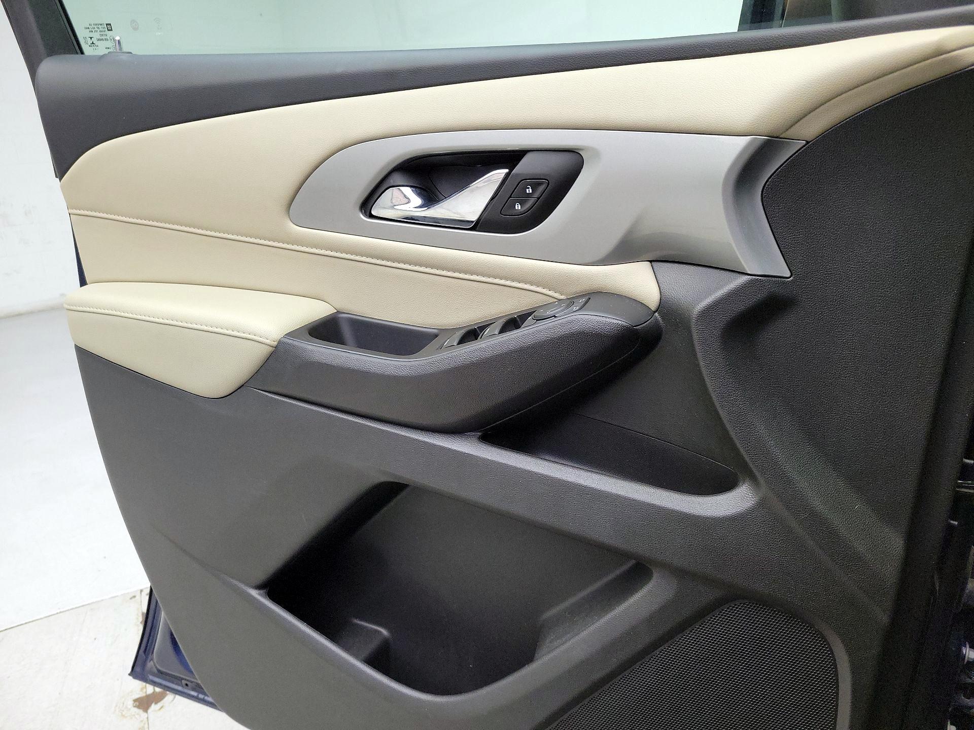 Thumbnail: 2022 Chevrolet Traverse - 12