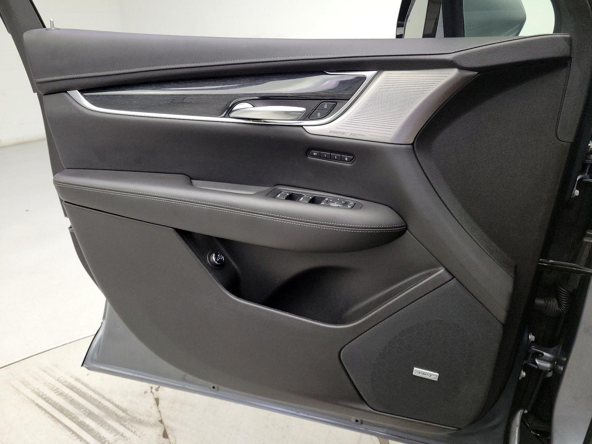 Thumbnail: 2022 Cadillac XT5 - 12
