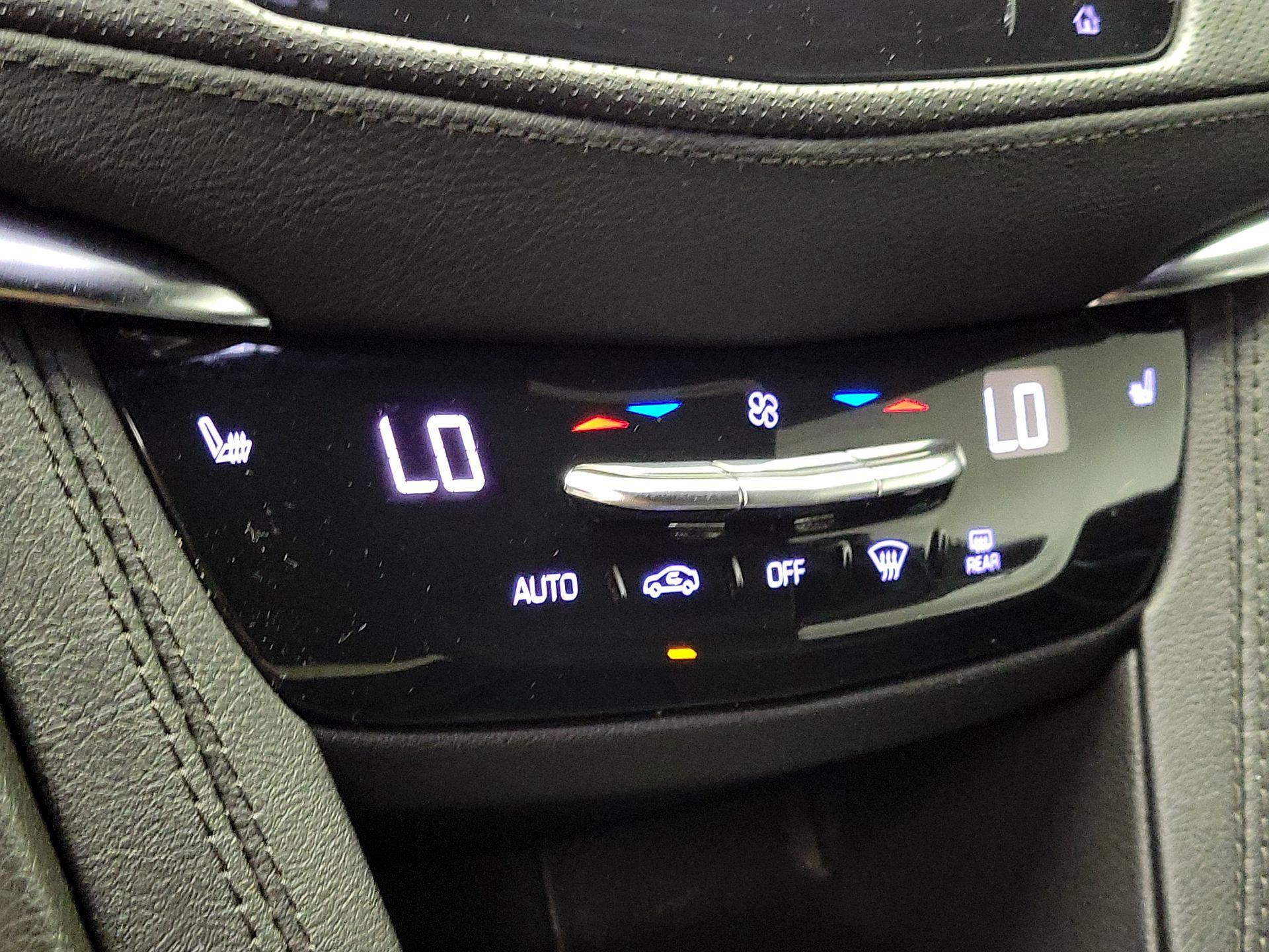 Thumbnail: 2022 Cadillac XT5 - 17