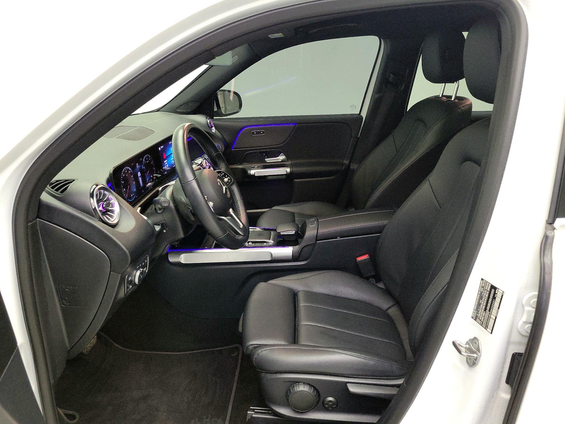 Thumbnail: 2022 Mercedes-Benz GLB - 11