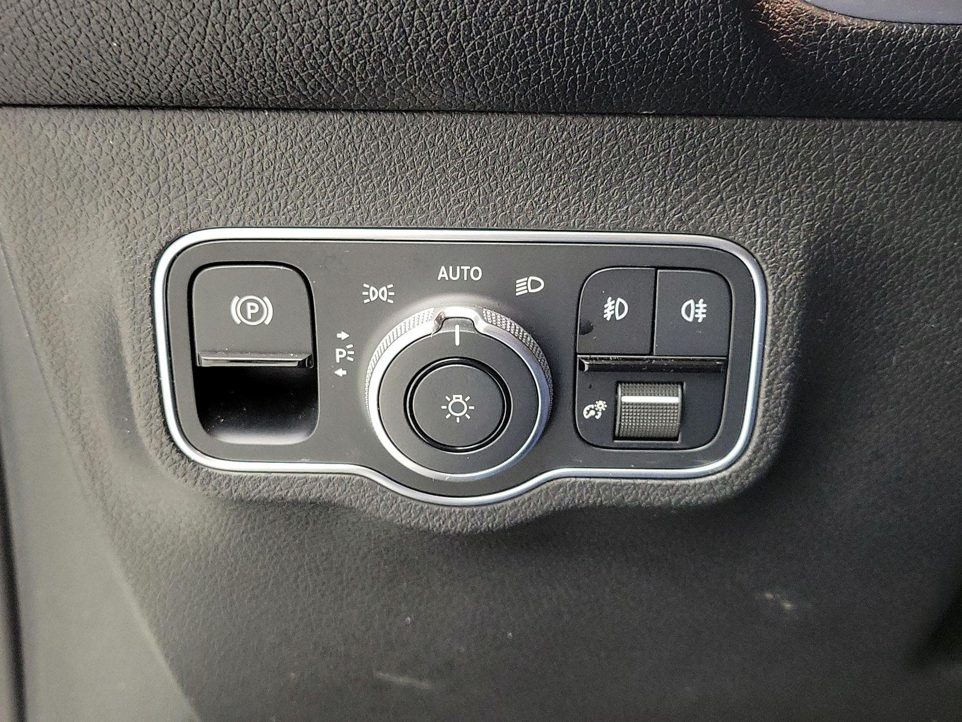 Thumbnail: 2022 Mercedes-Benz GLB - 13