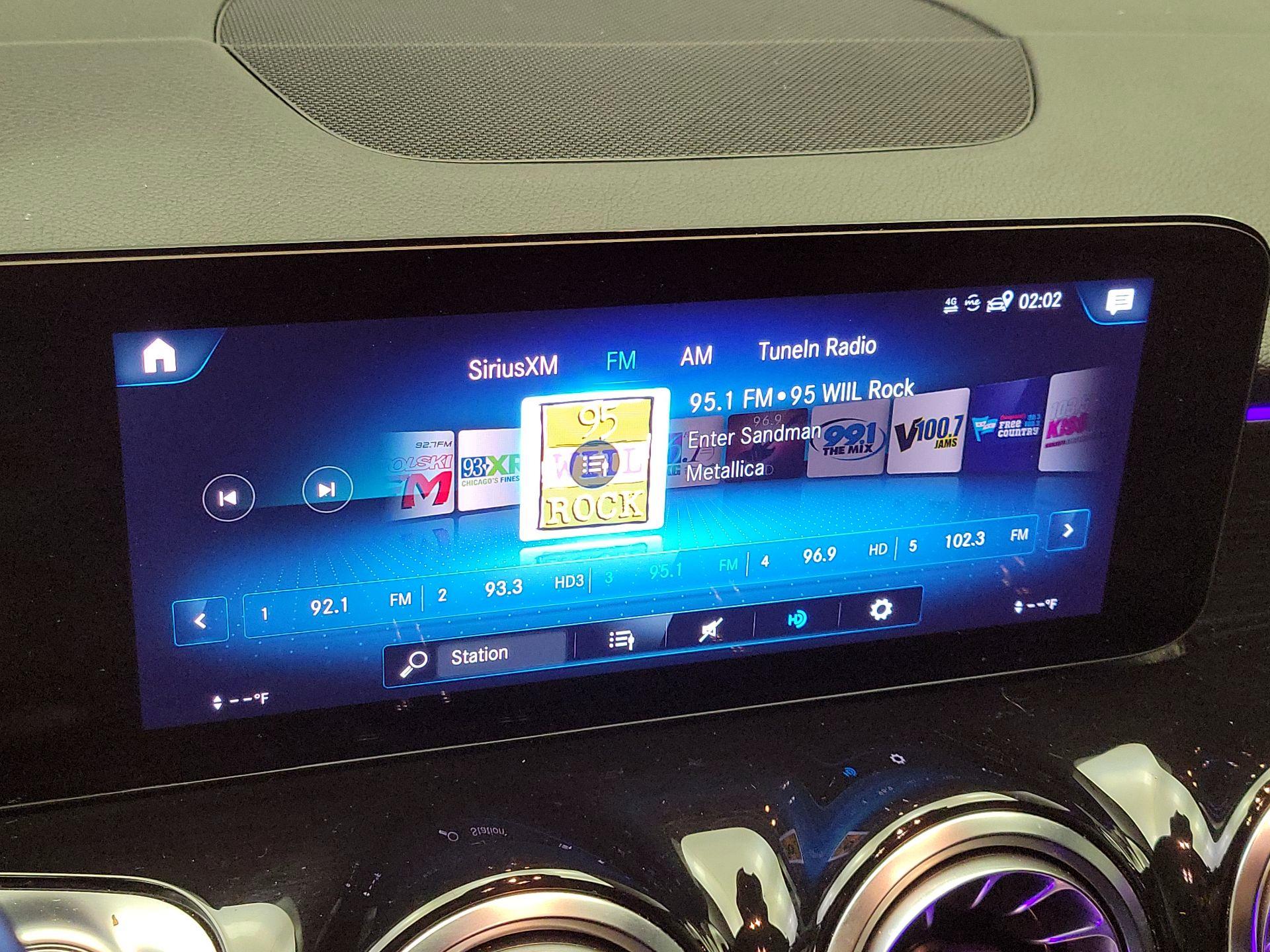 Thumbnail: 2022 Mercedes-Benz GLB - 16