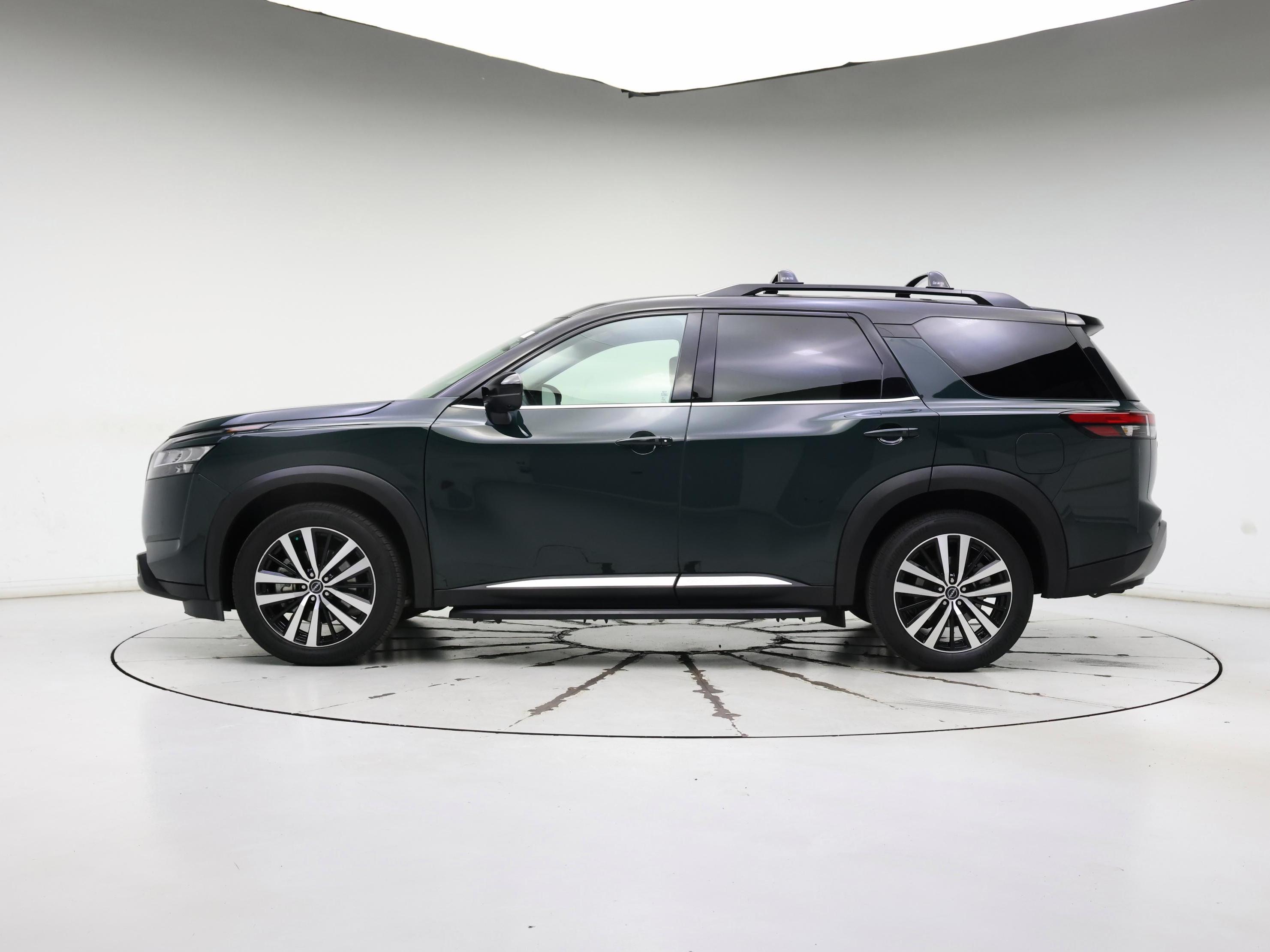 Thumbnail: 2023 Nissan Pathfinder - 3