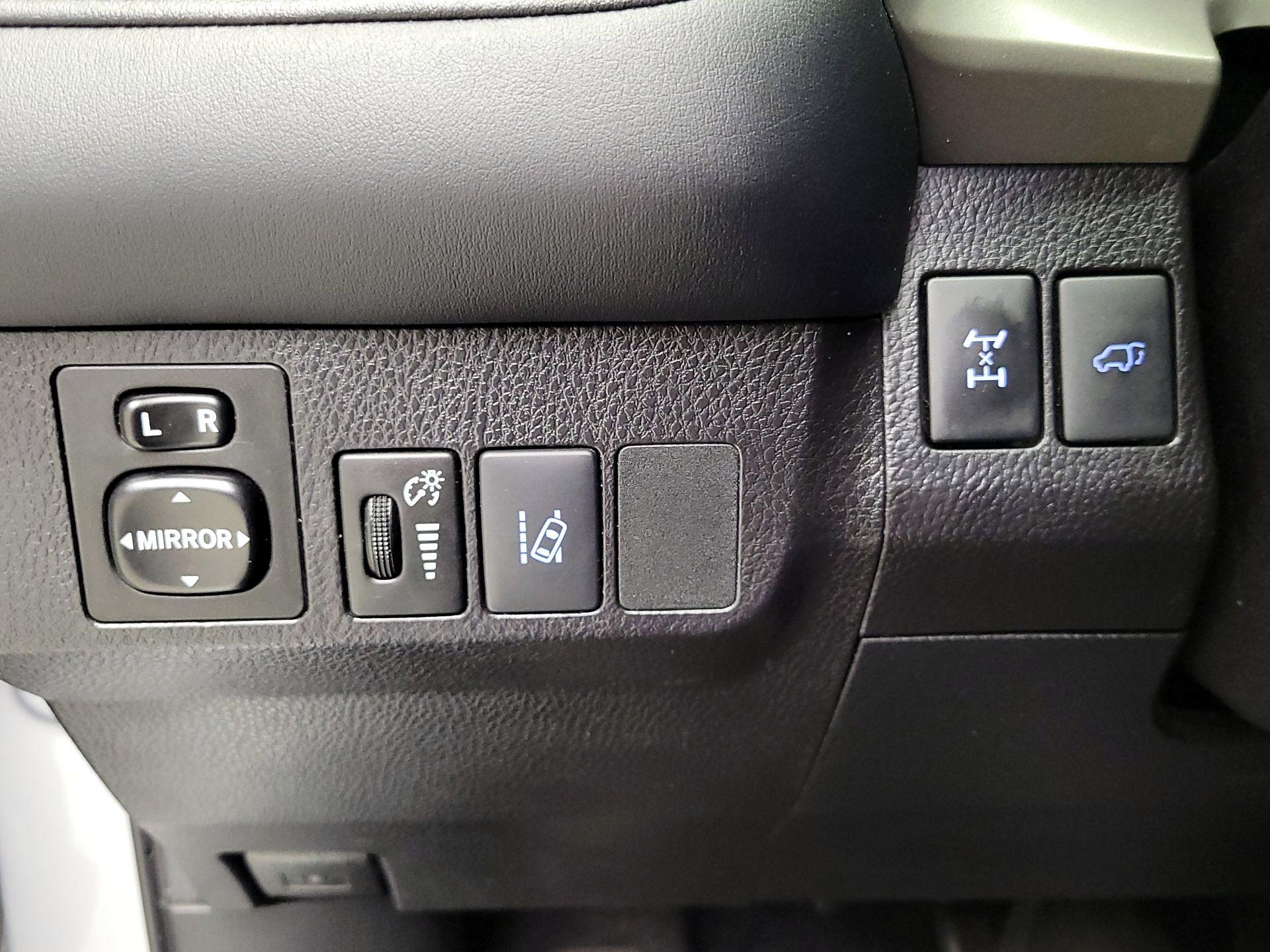 Thumbnail: 2017 Toyota RAV4 - 13