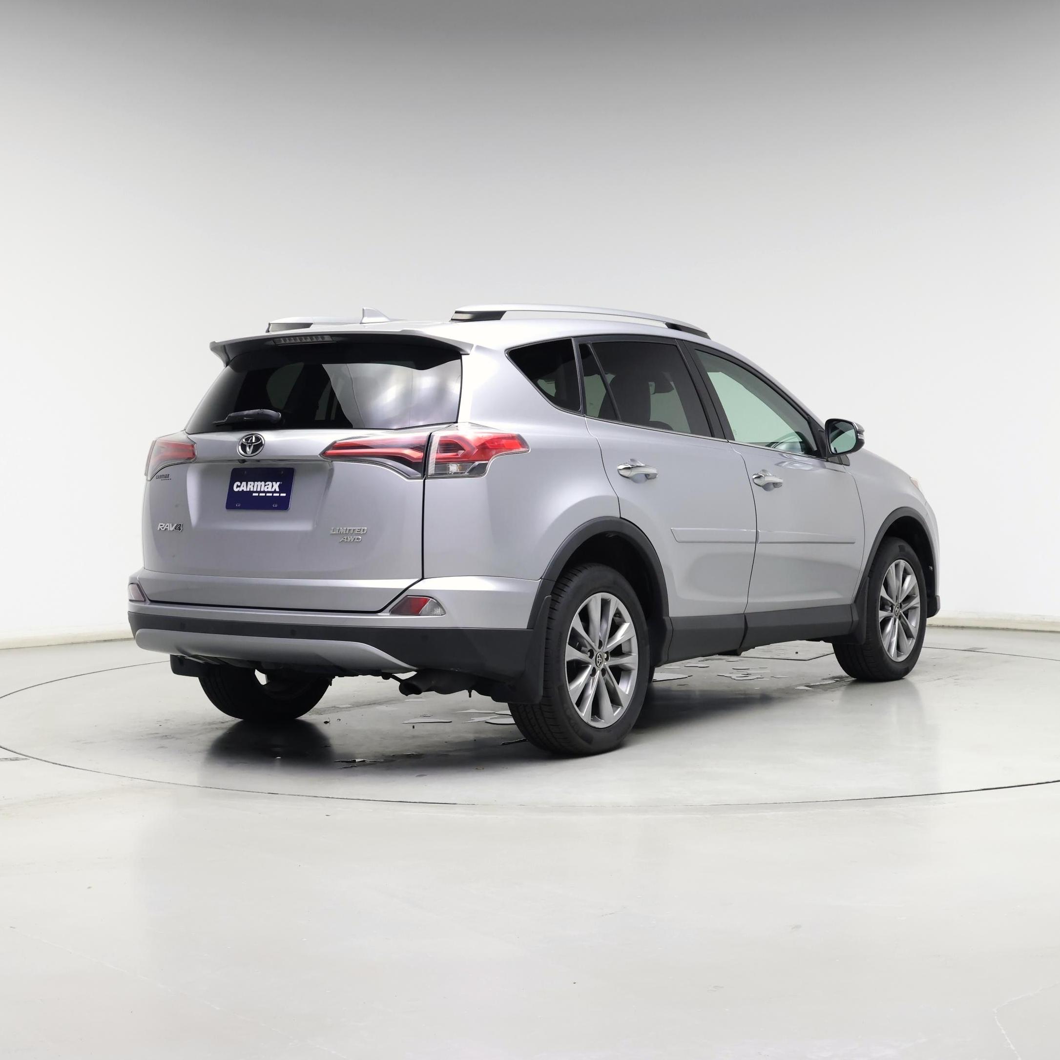 Thumbnail: 2017 Toyota RAV4 - 8