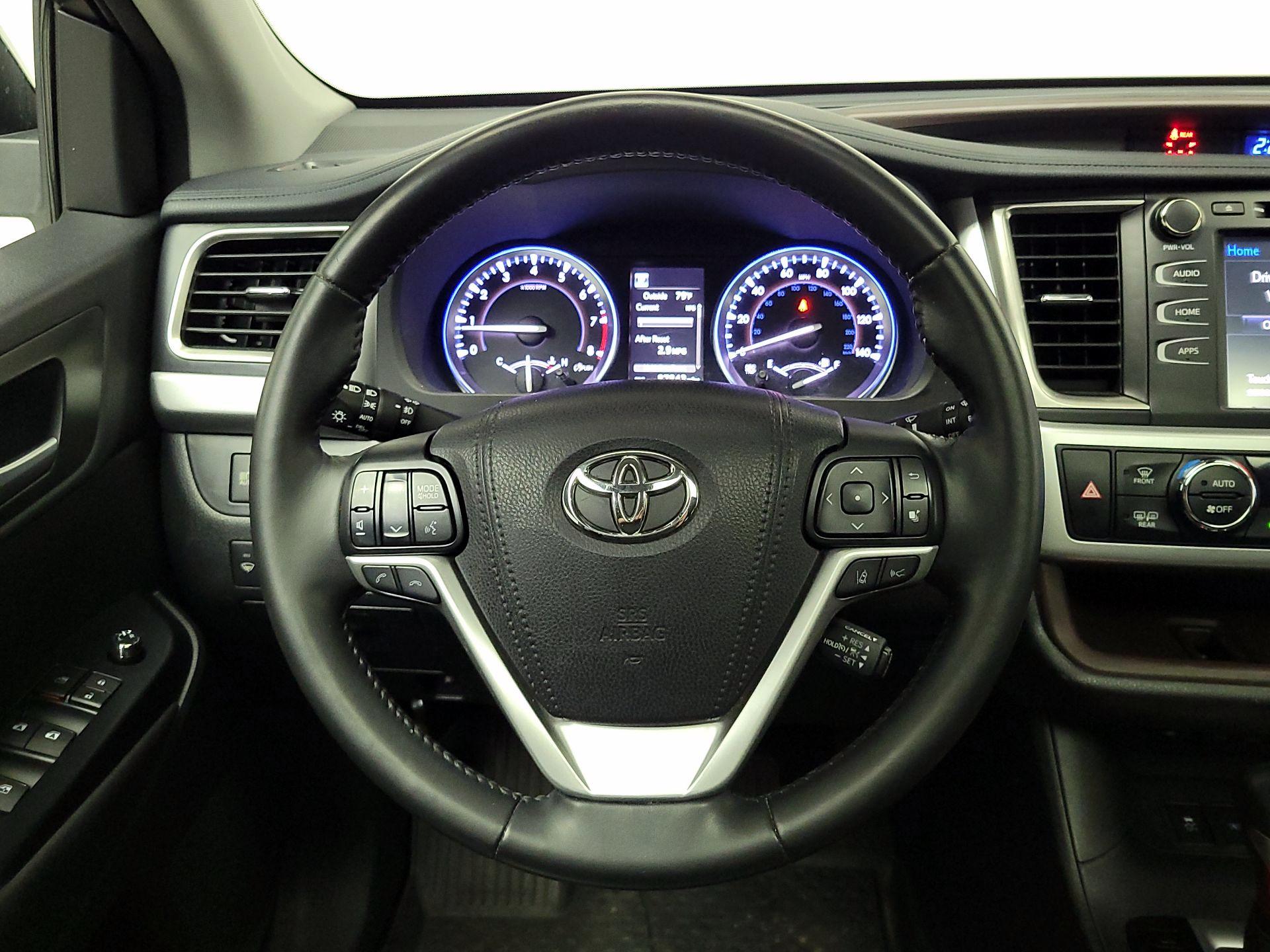 Thumbnail: 2017 Toyota Highlander - 10