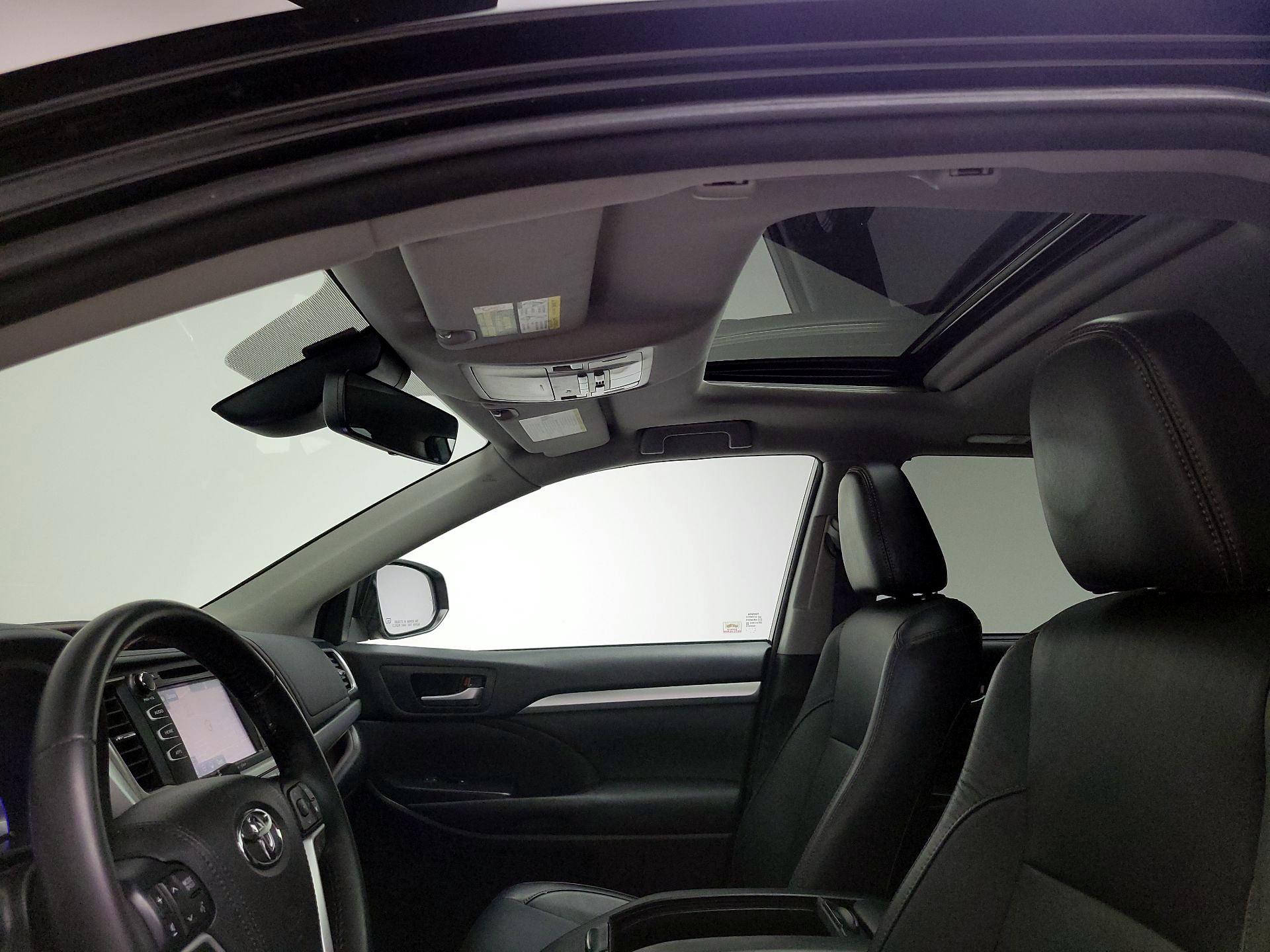 Thumbnail: 2017 Toyota Highlander - 20