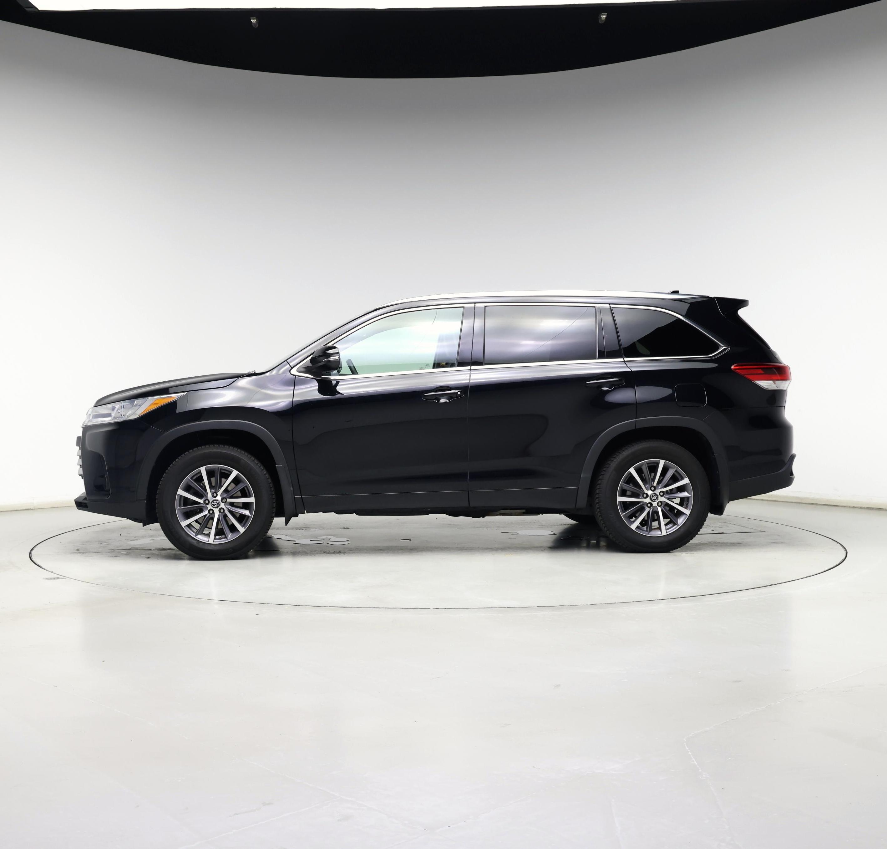 Thumbnail: 2017 Toyota Highlander - 3