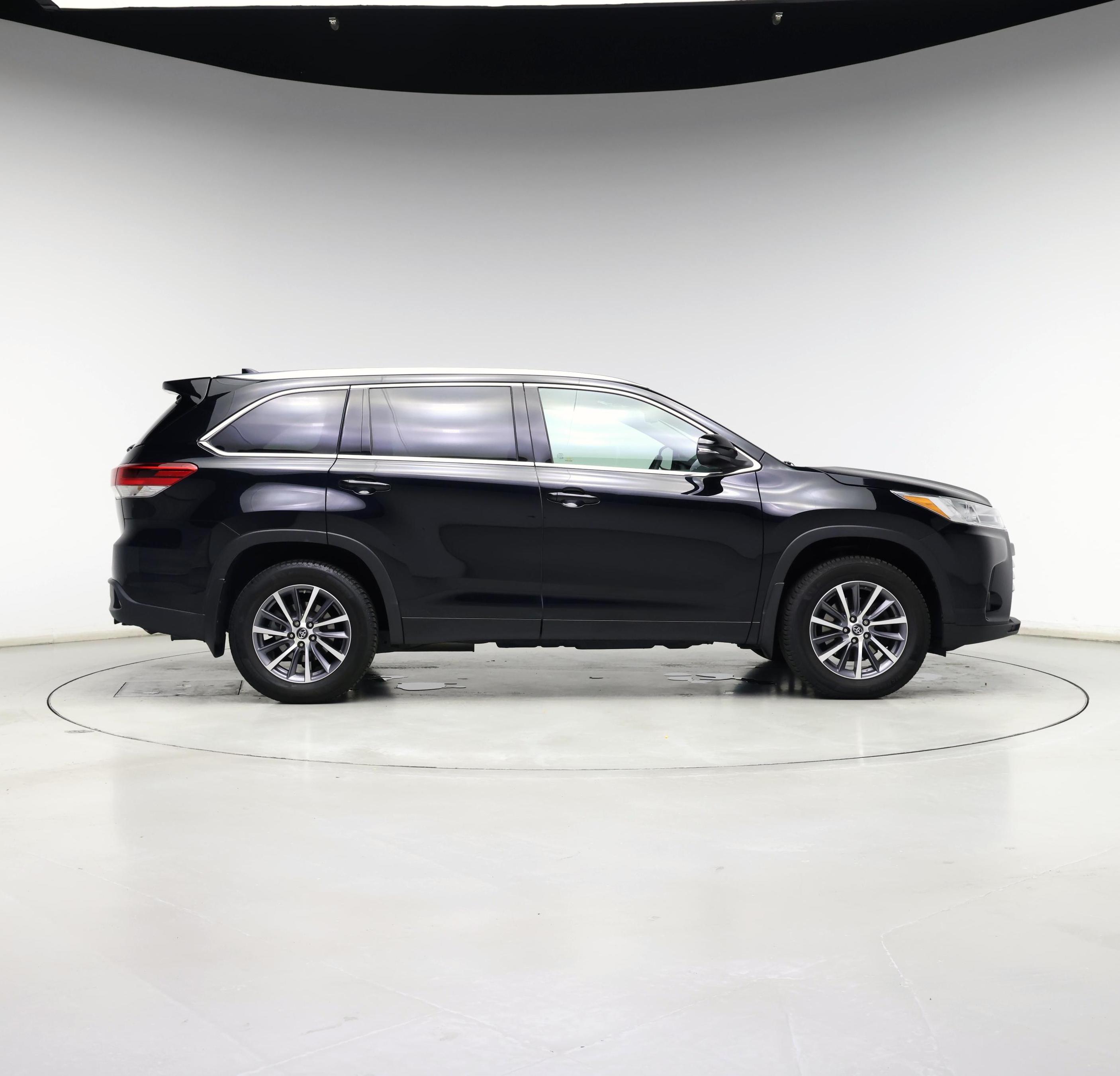 Thumbnail: 2017 Toyota Highlander - 7