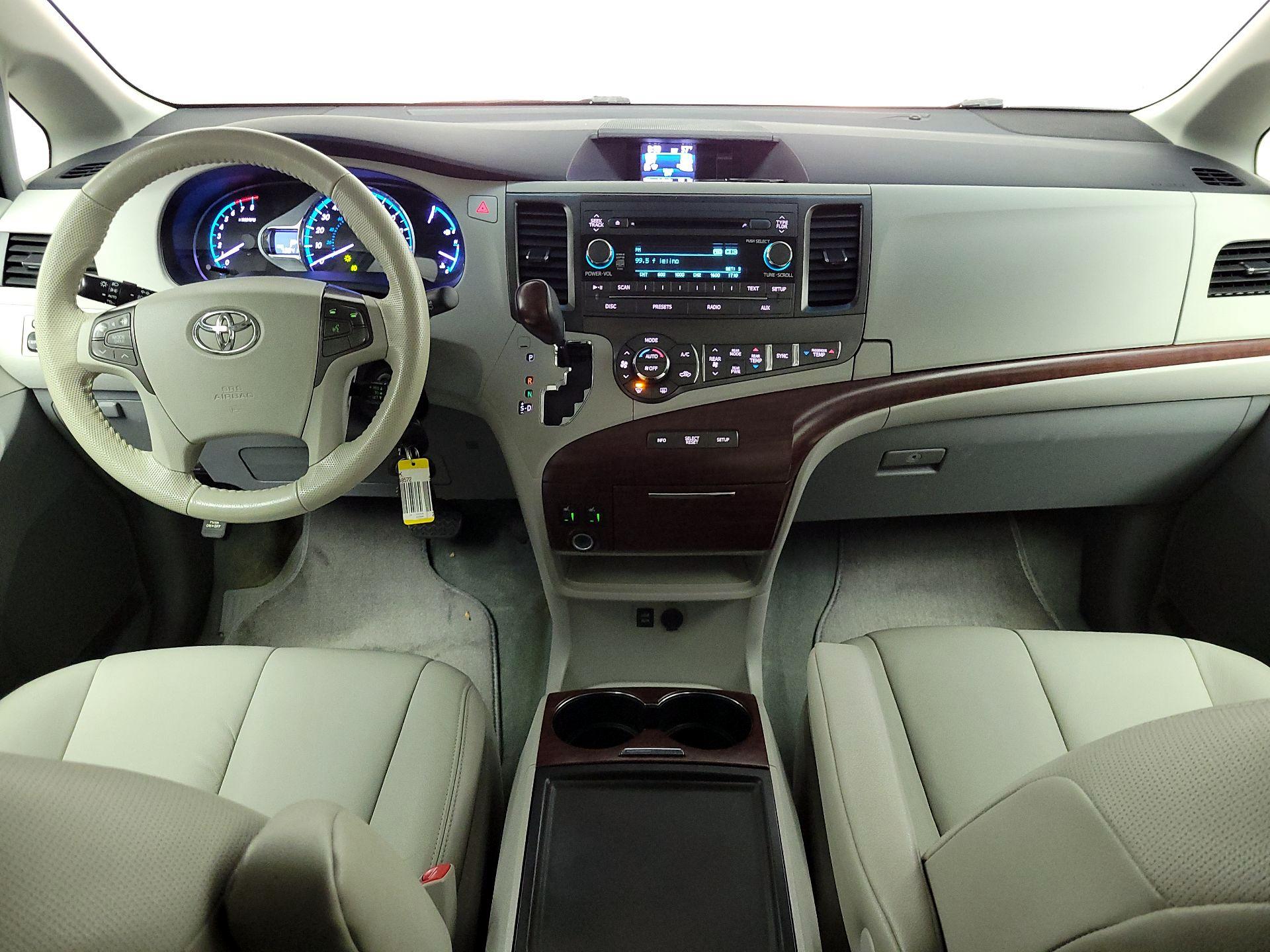 Thumbnail: 2014 Toyota Sienna - 9