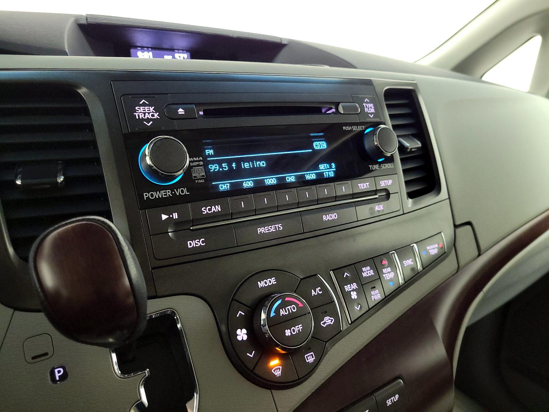 Thumbnail: 2014 Toyota Sienna - 15
