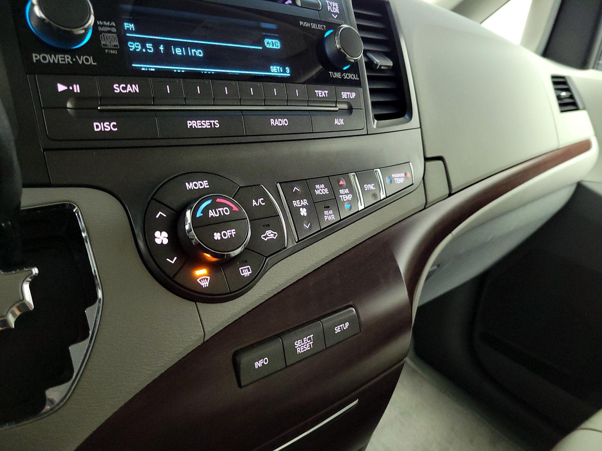 Thumbnail: 2014 Toyota Sienna - 16