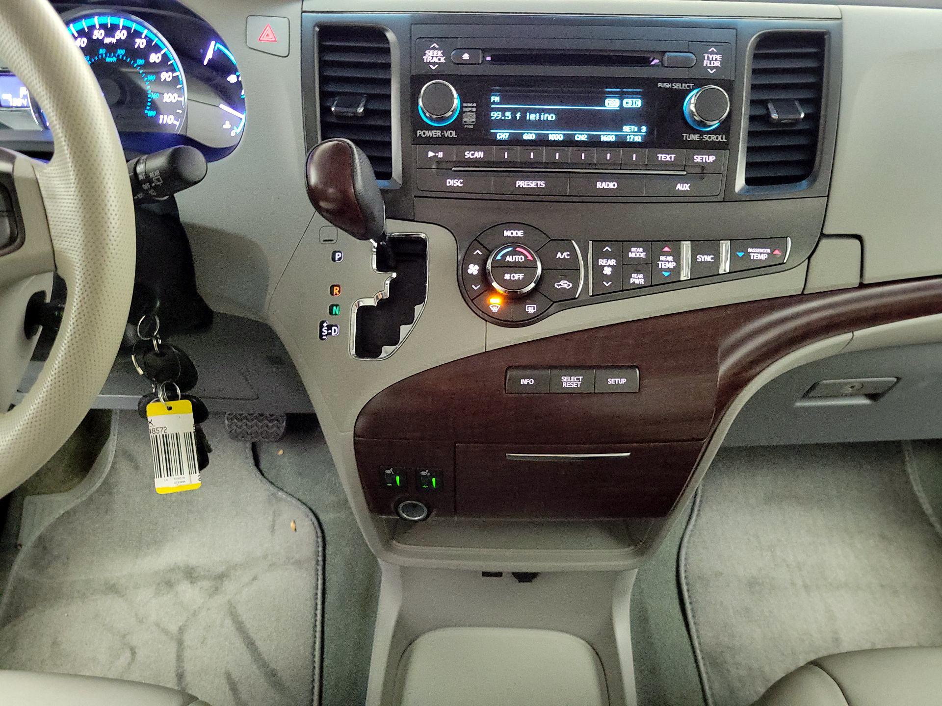 Thumbnail: 2014 Toyota Sienna - 17