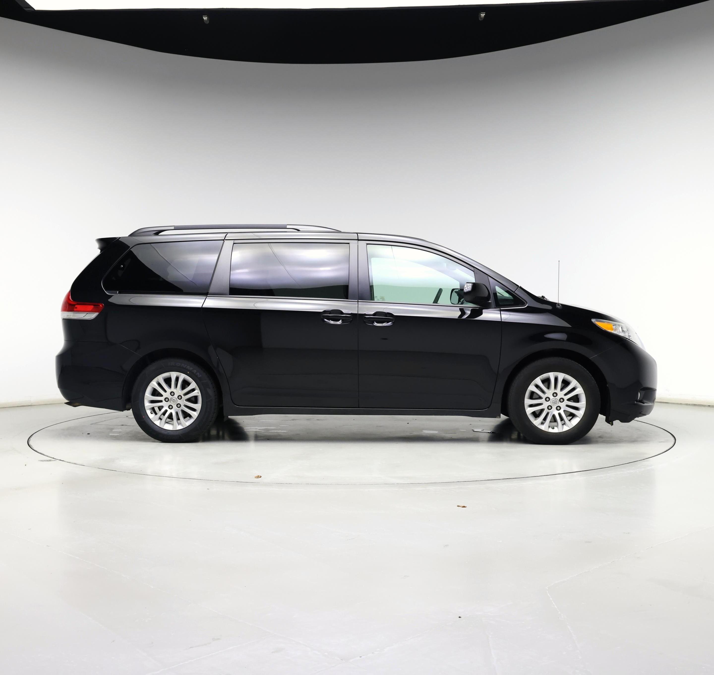 Thumbnail: 2014 Toyota Sienna - 7