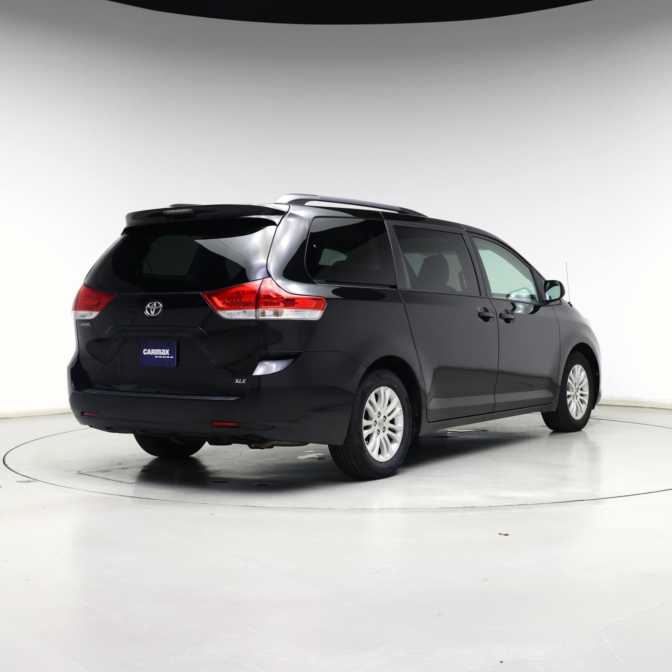 Thumbnail: 2014 Toyota Sienna - 8