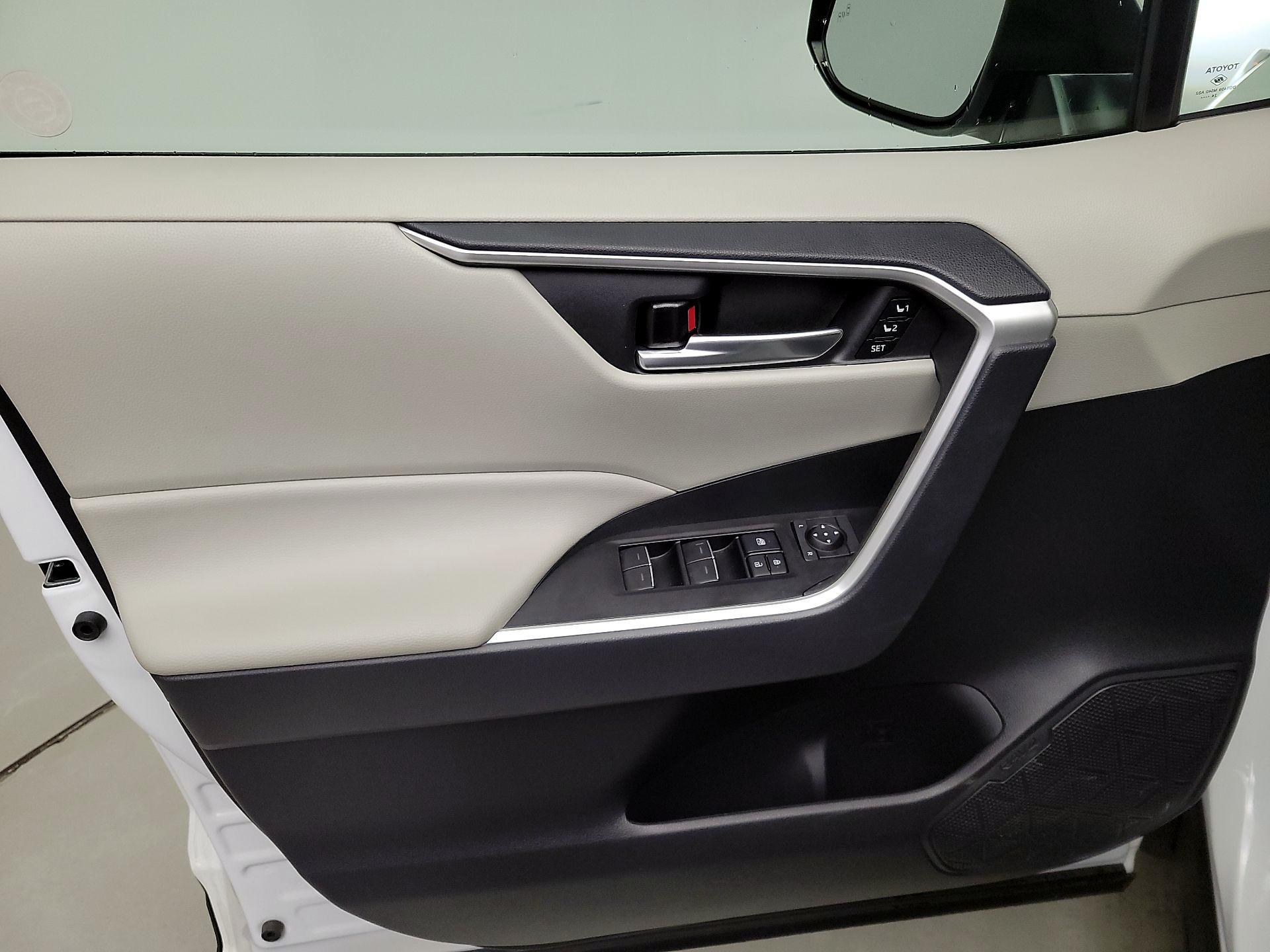Thumbnail: 2025 Toyota RAV4 - 12