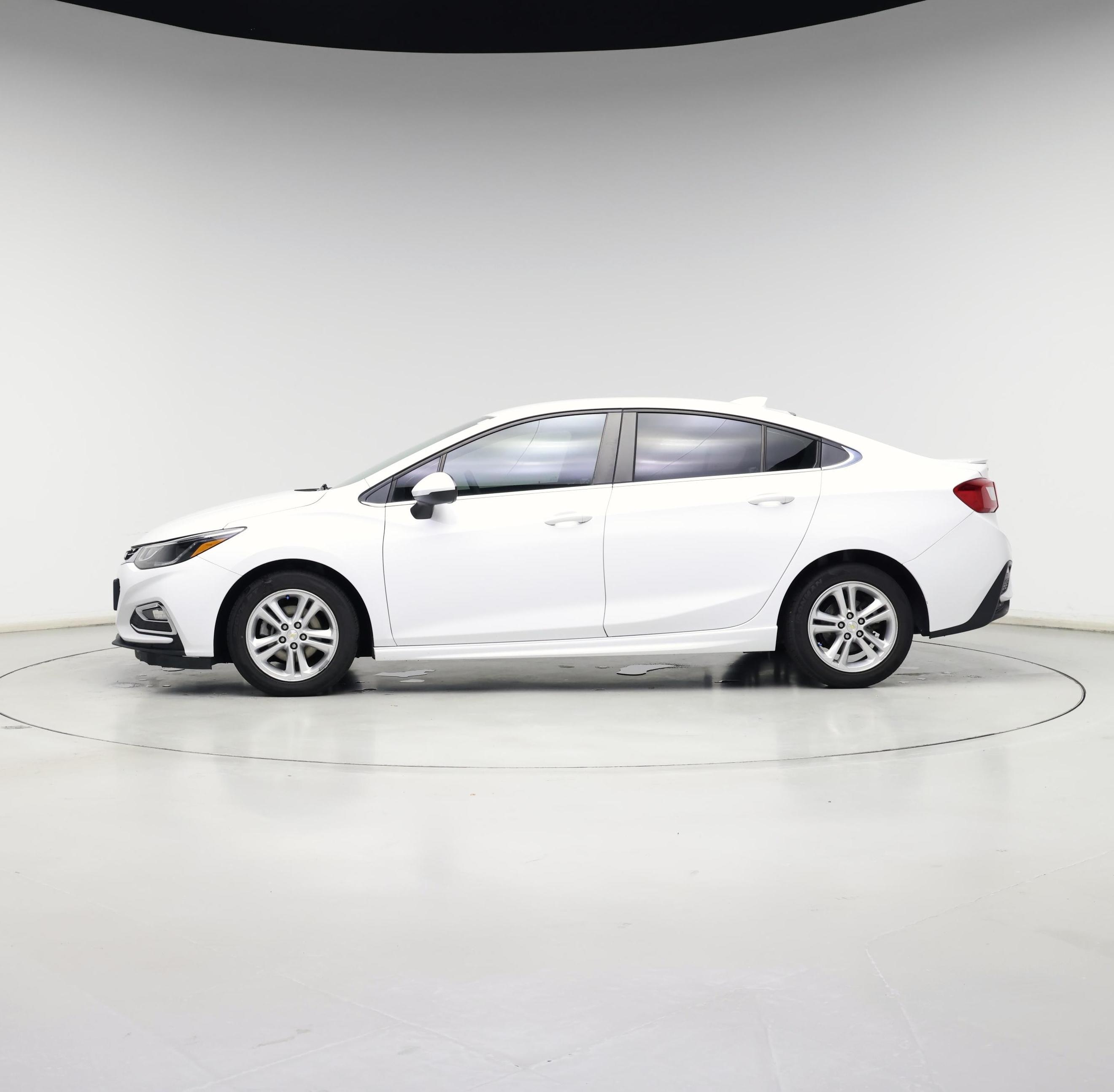 Thumbnail: 2017 Chevrolet Cruze - 3