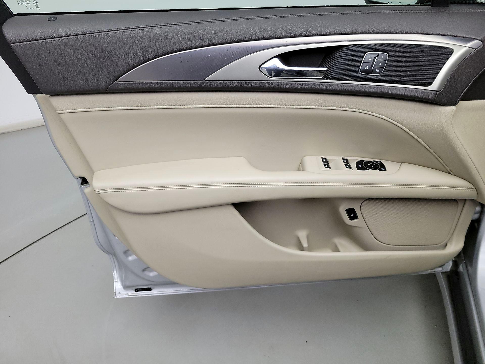 Thumbnail: 2019 Lincoln MKZ - 12