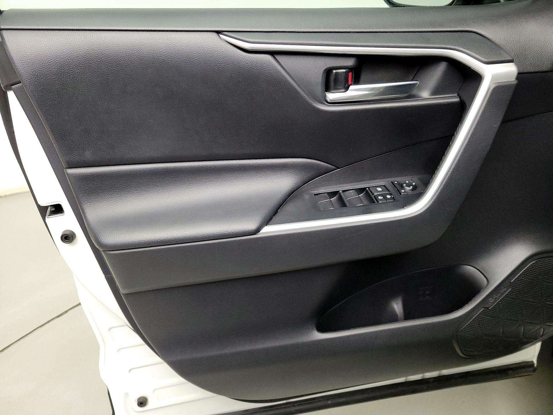 Thumbnail: 2020 Toyota RAV4 - 12