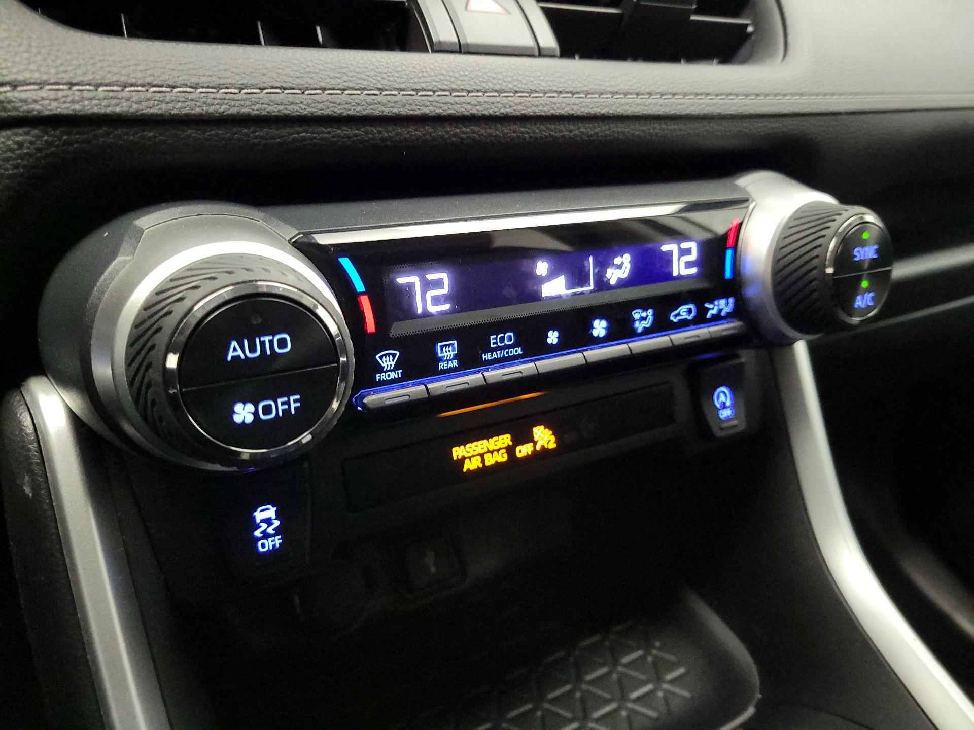 Thumbnail: 2020 Toyota RAV4 - 16