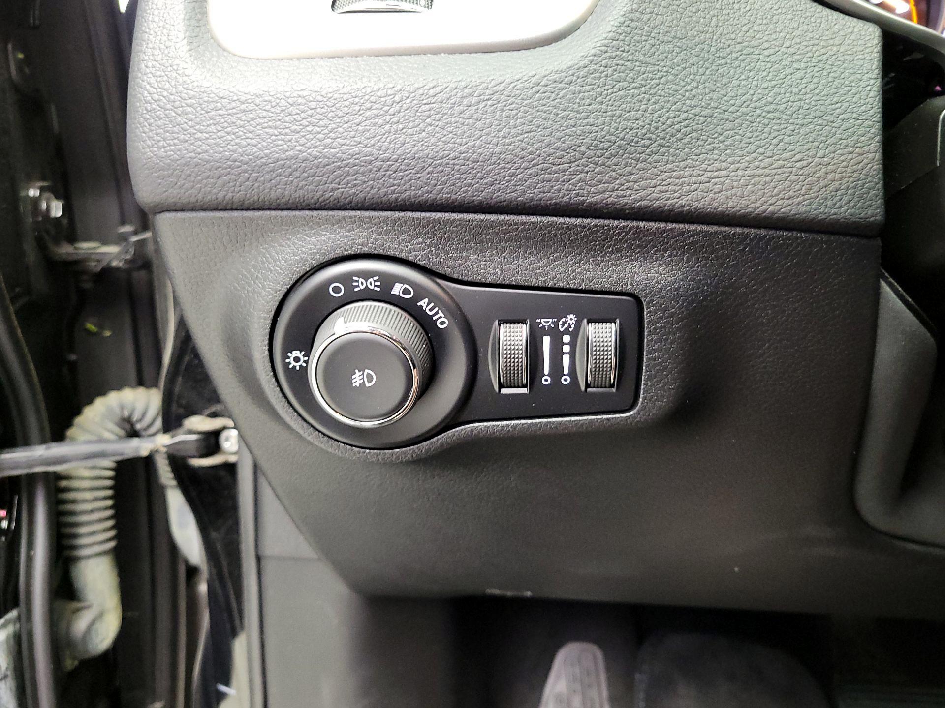 Thumbnail: 2018 Jeep Compass - 13