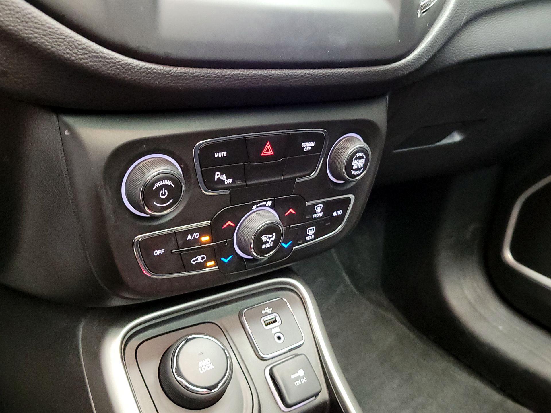 Thumbnail: 2018 Jeep Compass - 16