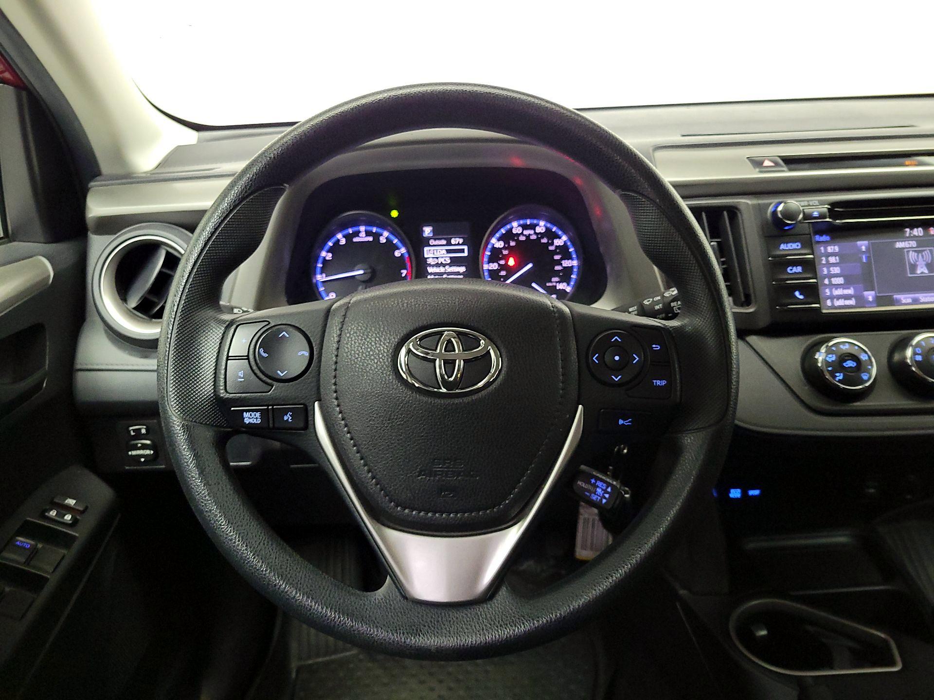 Thumbnail: 2018 Toyota RAV4 - 10
