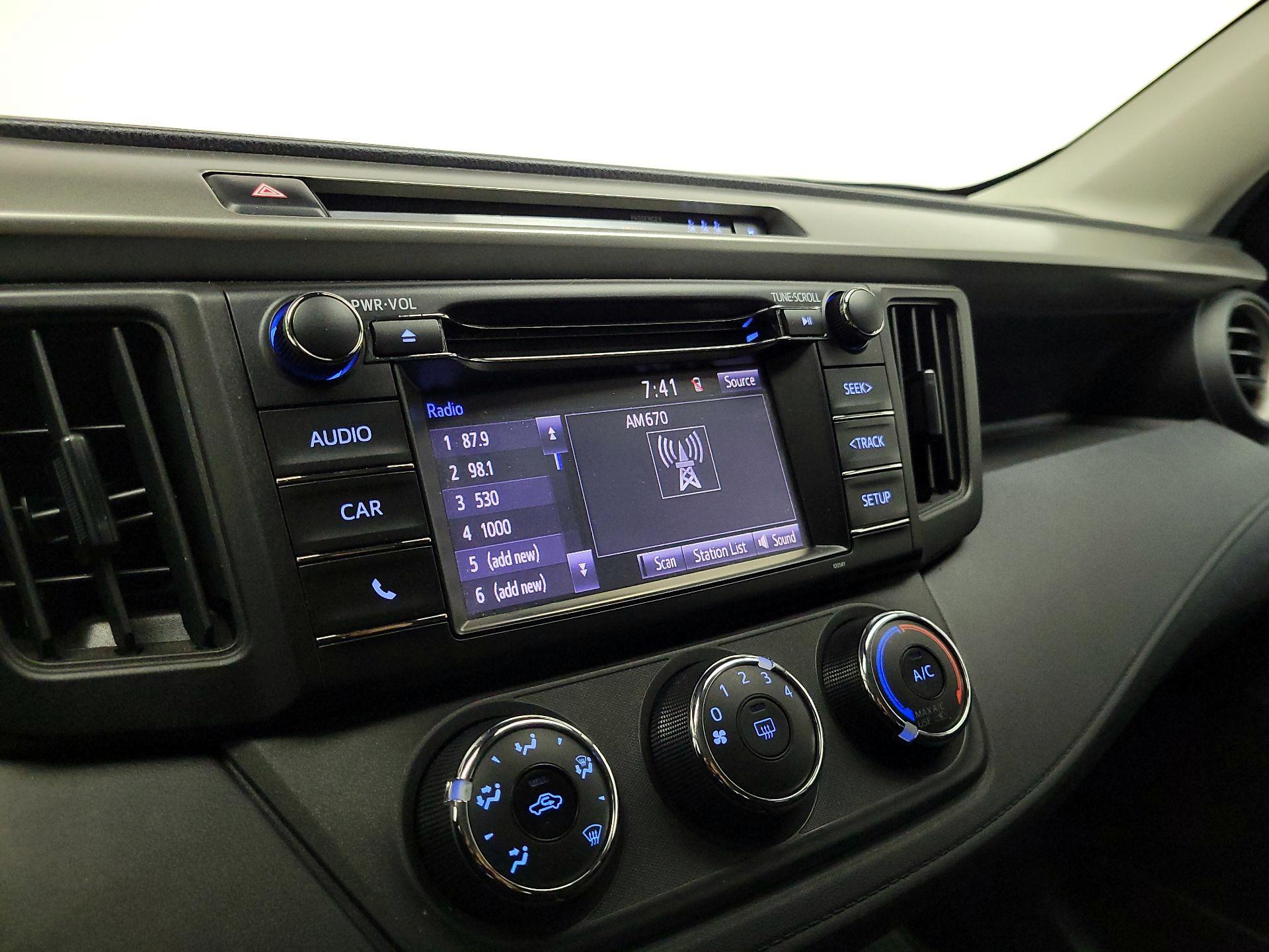 Thumbnail: 2018 Toyota RAV4 - 15