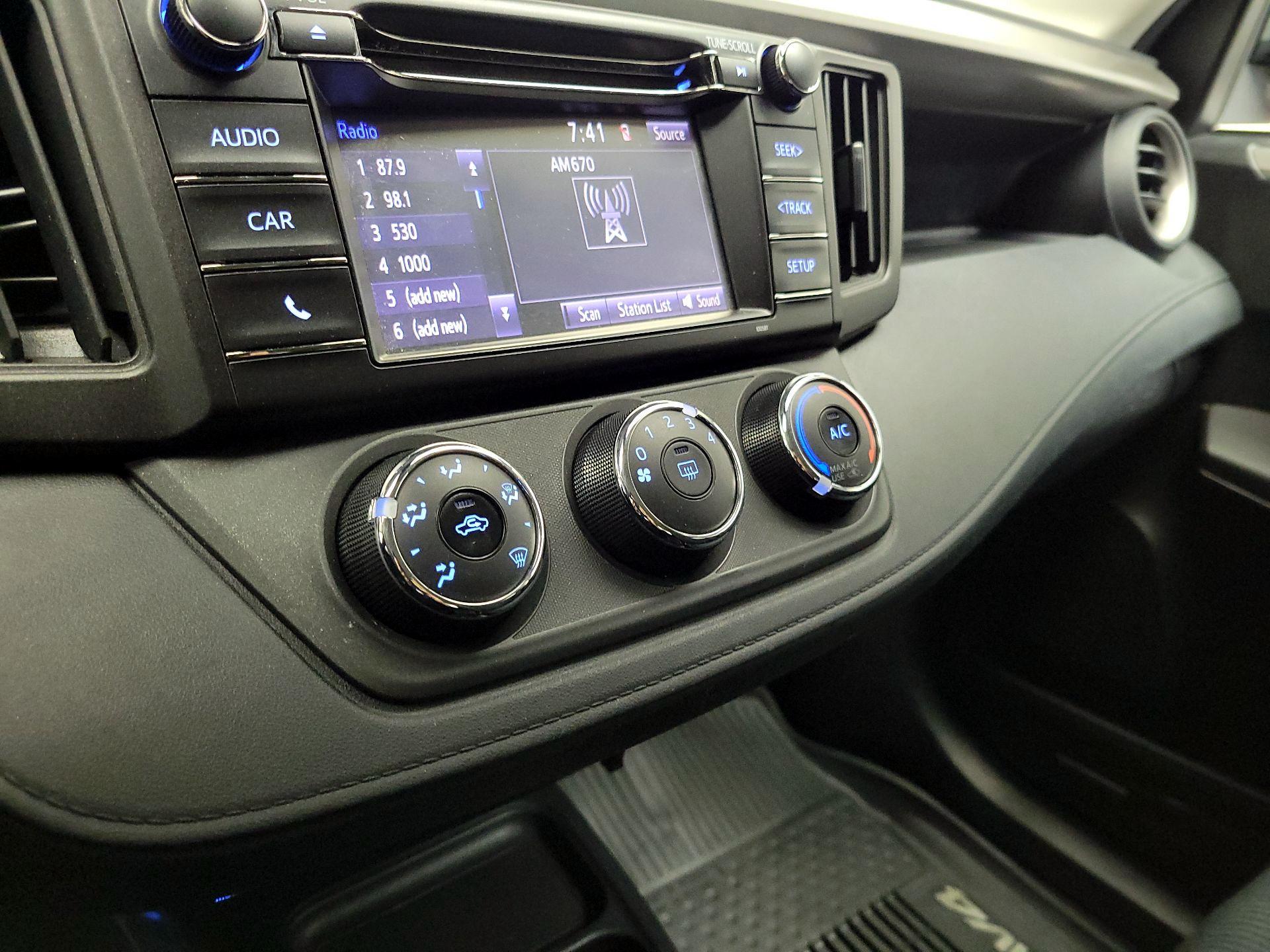 Thumbnail: 2018 Toyota RAV4 - 16