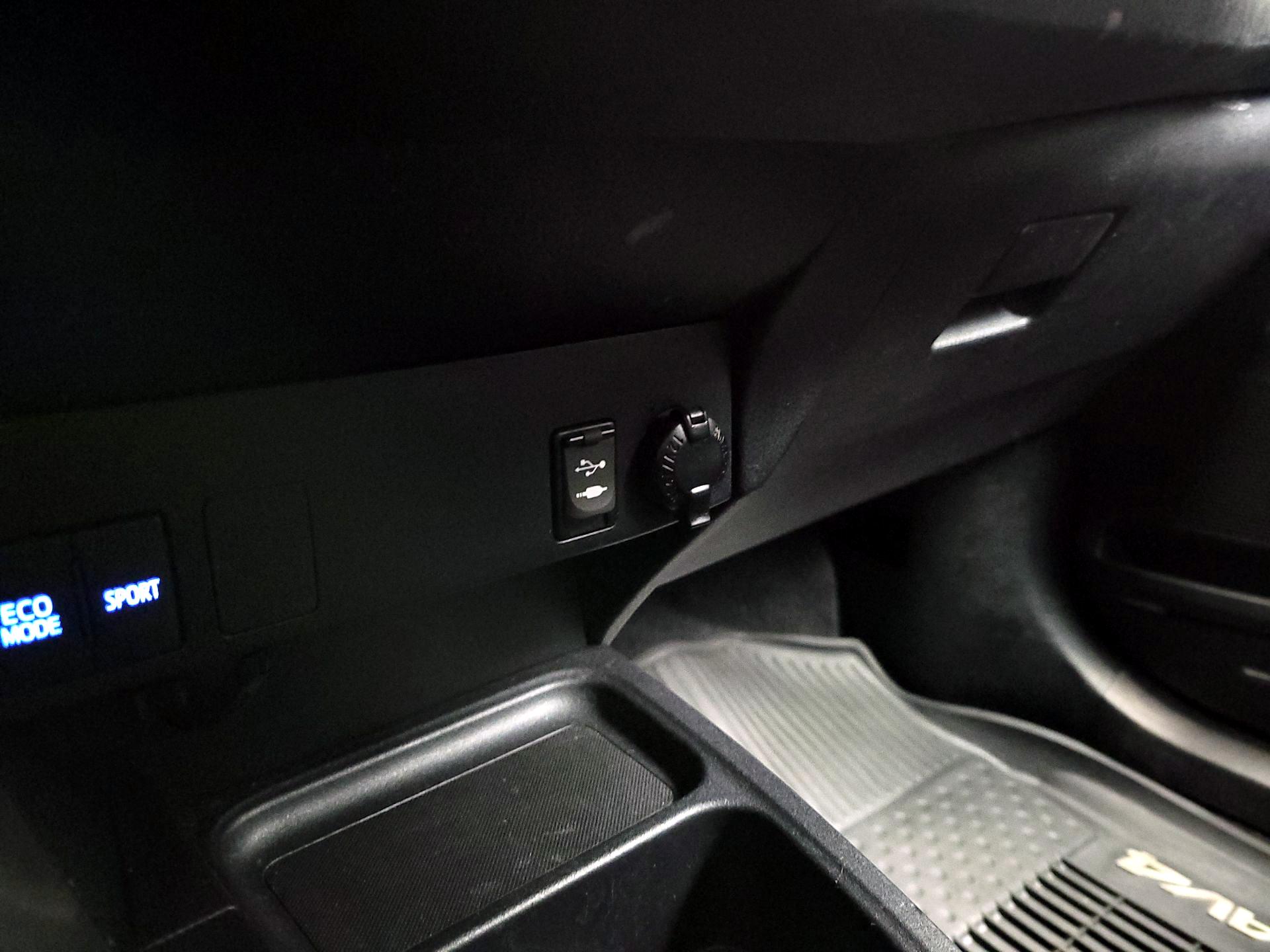 Thumbnail: 2018 Toyota RAV4 - 18