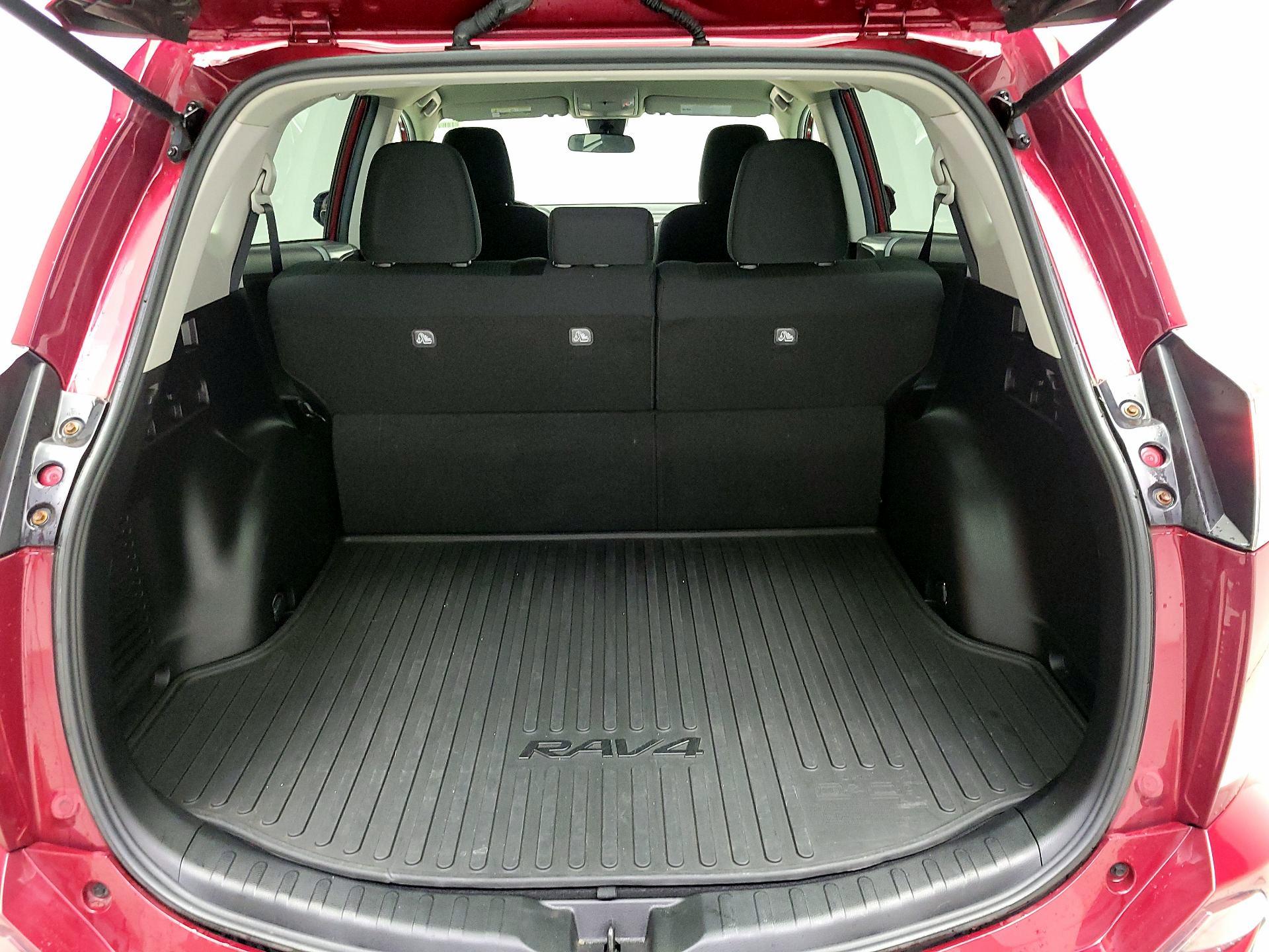 Thumbnail: 2018 Toyota RAV4 - 20