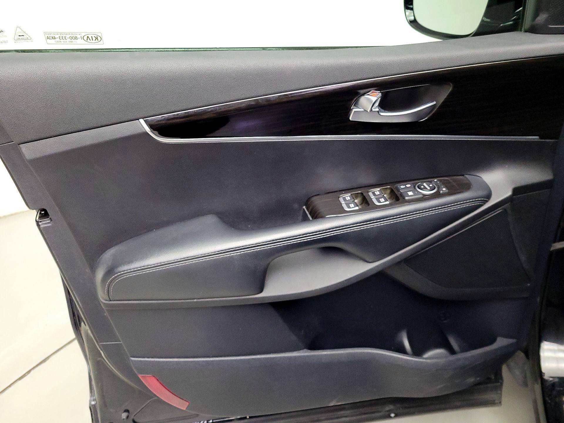 Thumbnail: 2019 Kia Sorento - 12